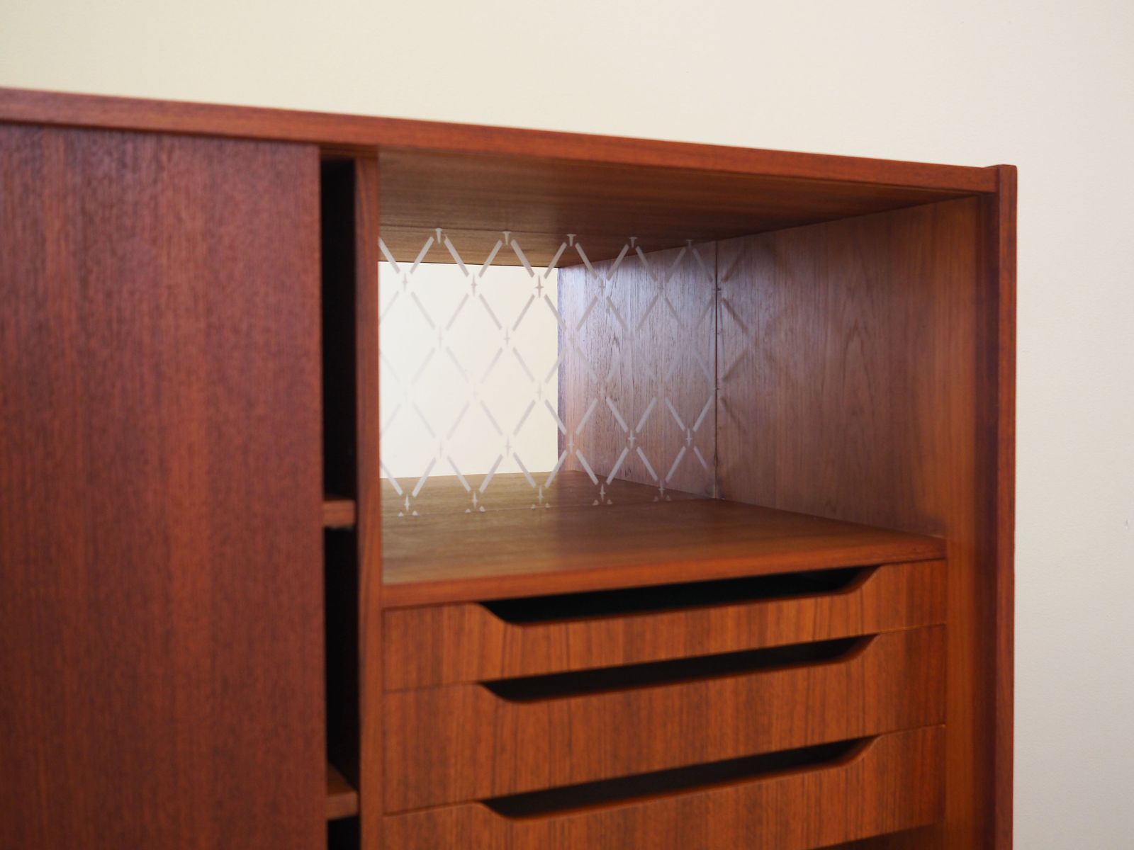 photo vintage Teakhouten Dressoir, Deens Design, Jaren 1970, Productie: Denemarken
