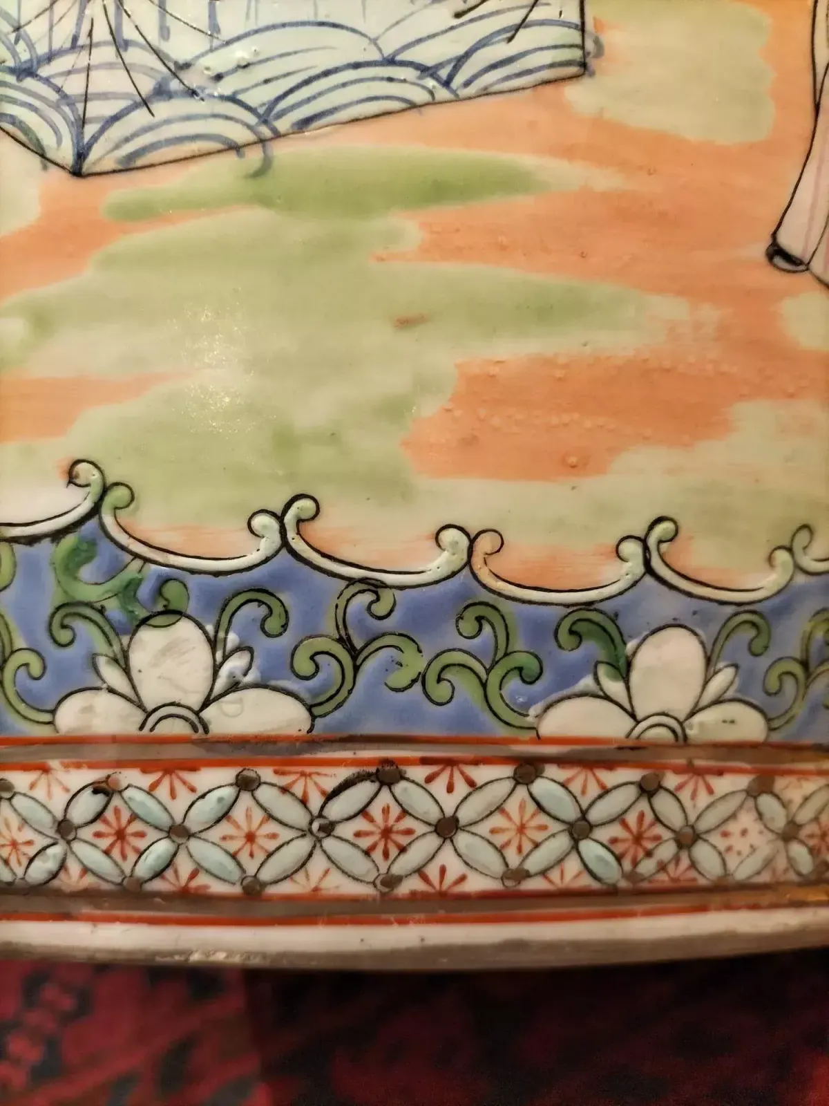 photo furniture 19th Century Aquarium Pot In Porcelain, China.
