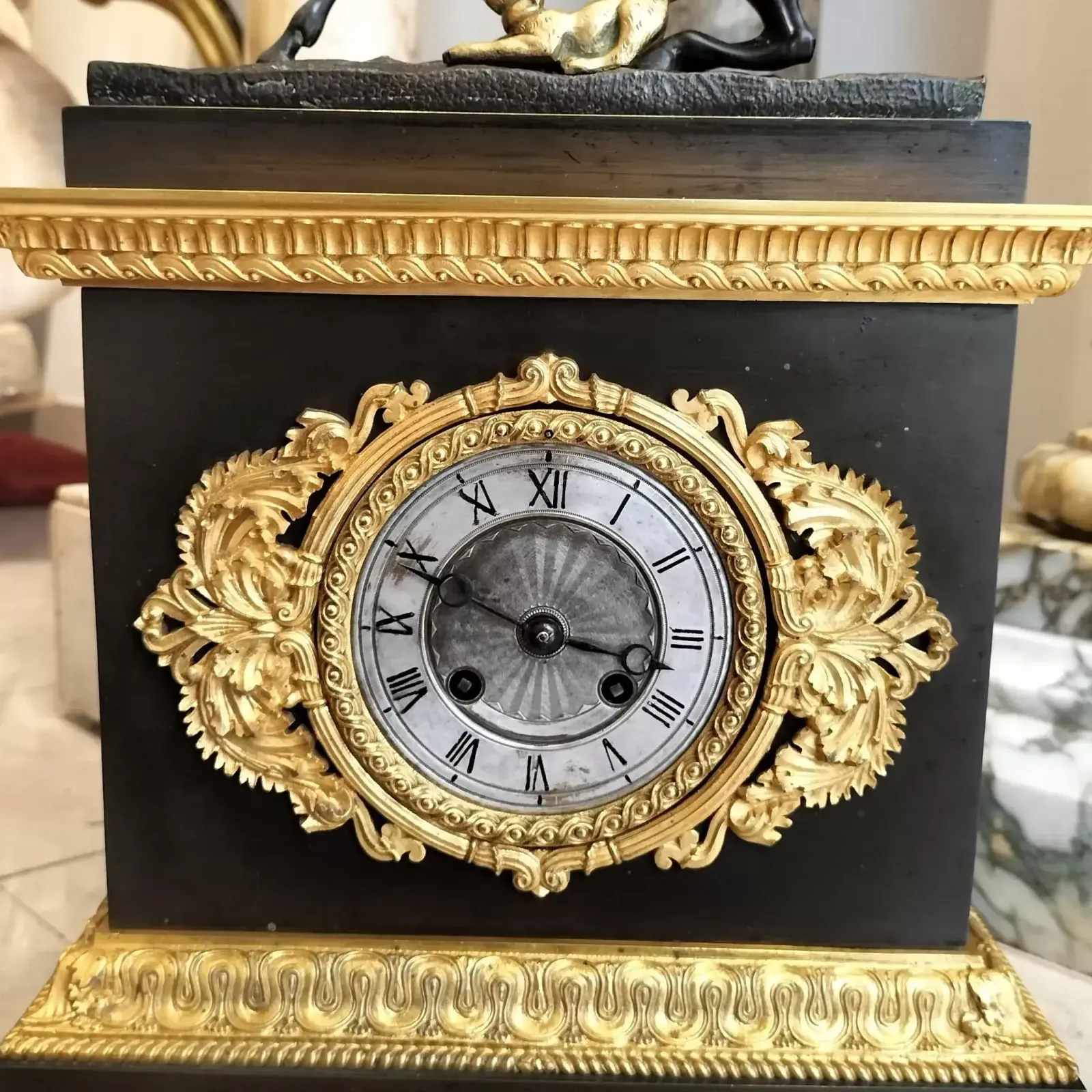 Empire Clock In Representing A Horse And A Dog In Gilt Bronze, 19th Century photo vinterior