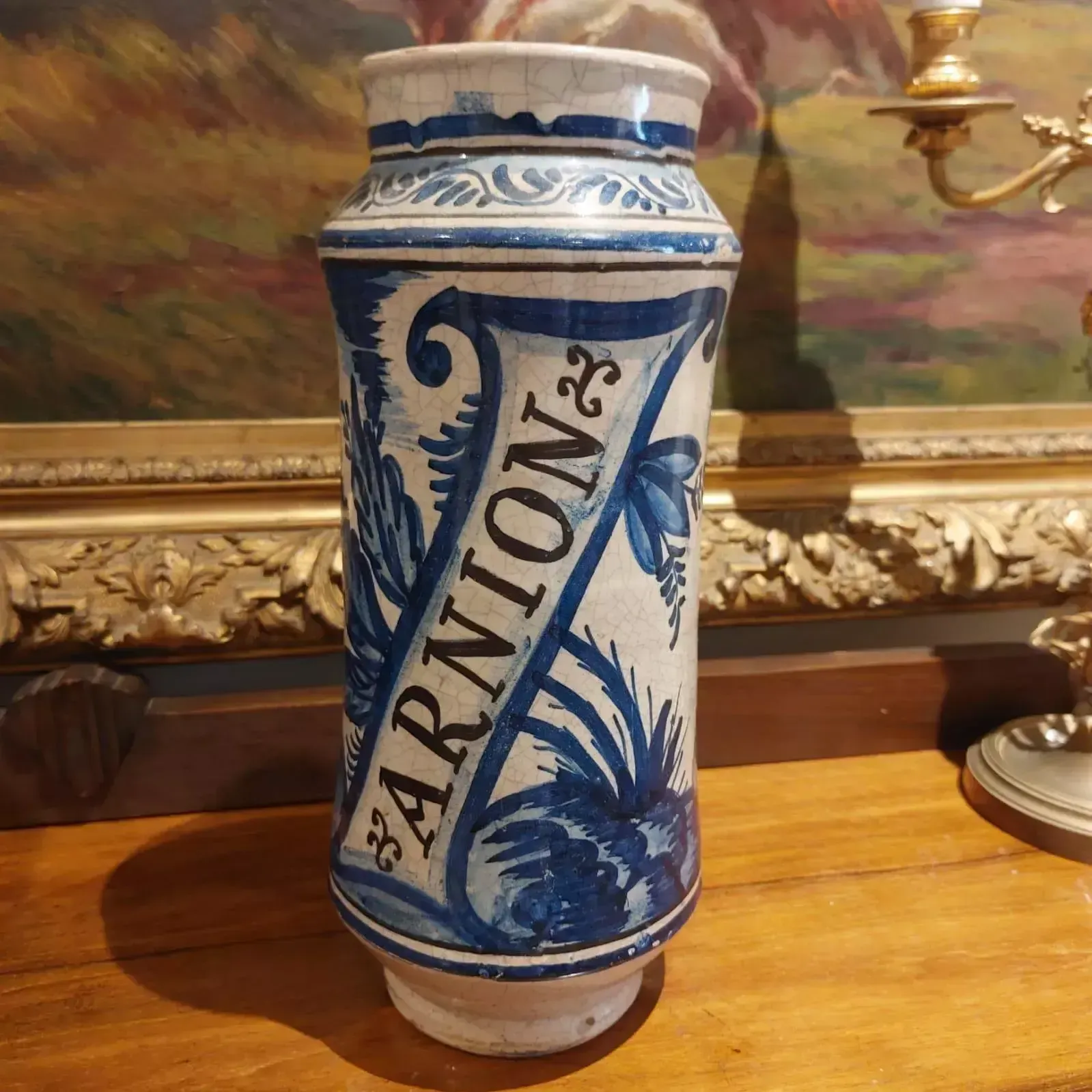 photo furniture Pair Of 18th Century Albarello Drug Jars In Maiolica