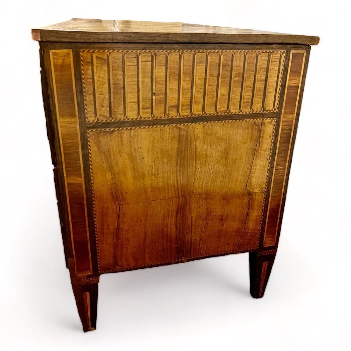photo furniture 18th Century Chest Of Drawers From Italy