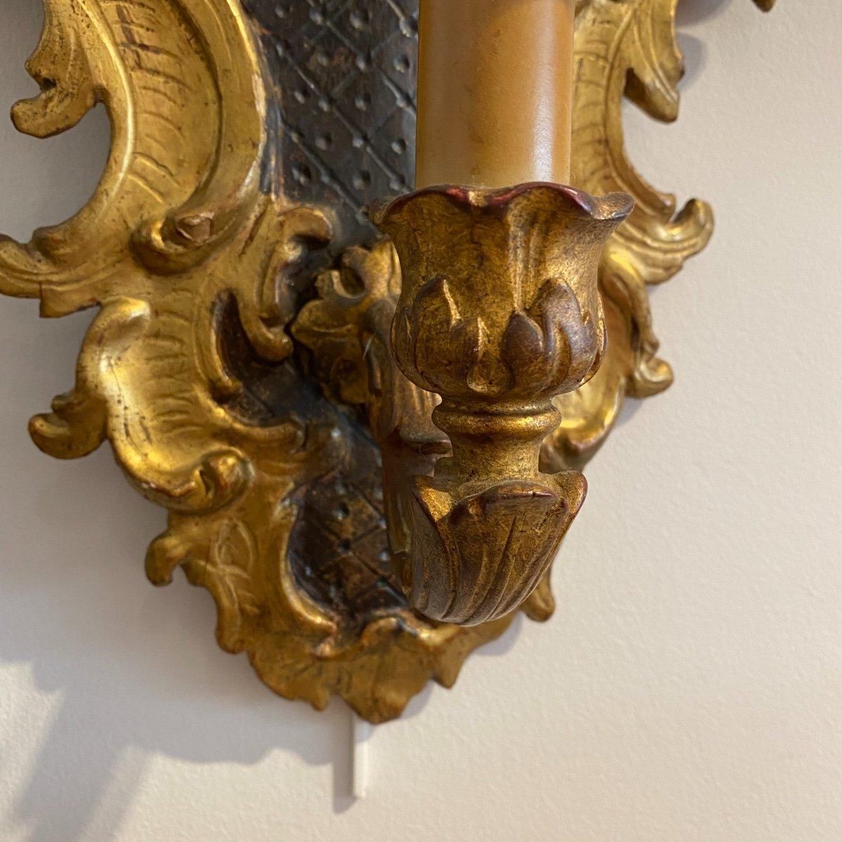 photo furniture 18th Century Pair Of Louis XV Rococo Style Italian Sconces In Gilded Wood