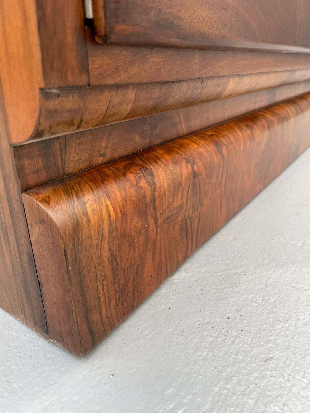Your20th Gerestaureerde Kledingkast Met Walnootfineer En Art Deco Invloeden, Jaren 1930–1960 Rs. 147.700,00 photo vinterior