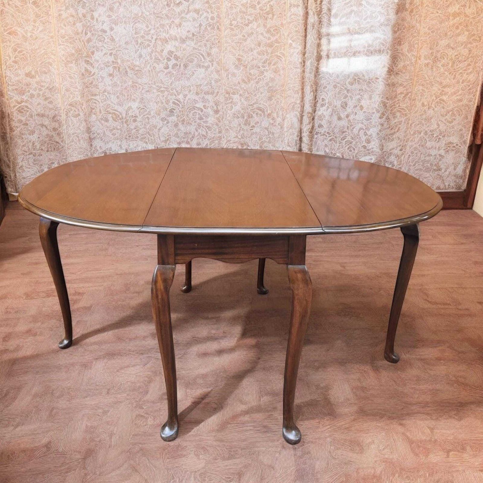 Antique Victorian Mahogany Drop Leaf Table / English 19th Century / Seats 4 8