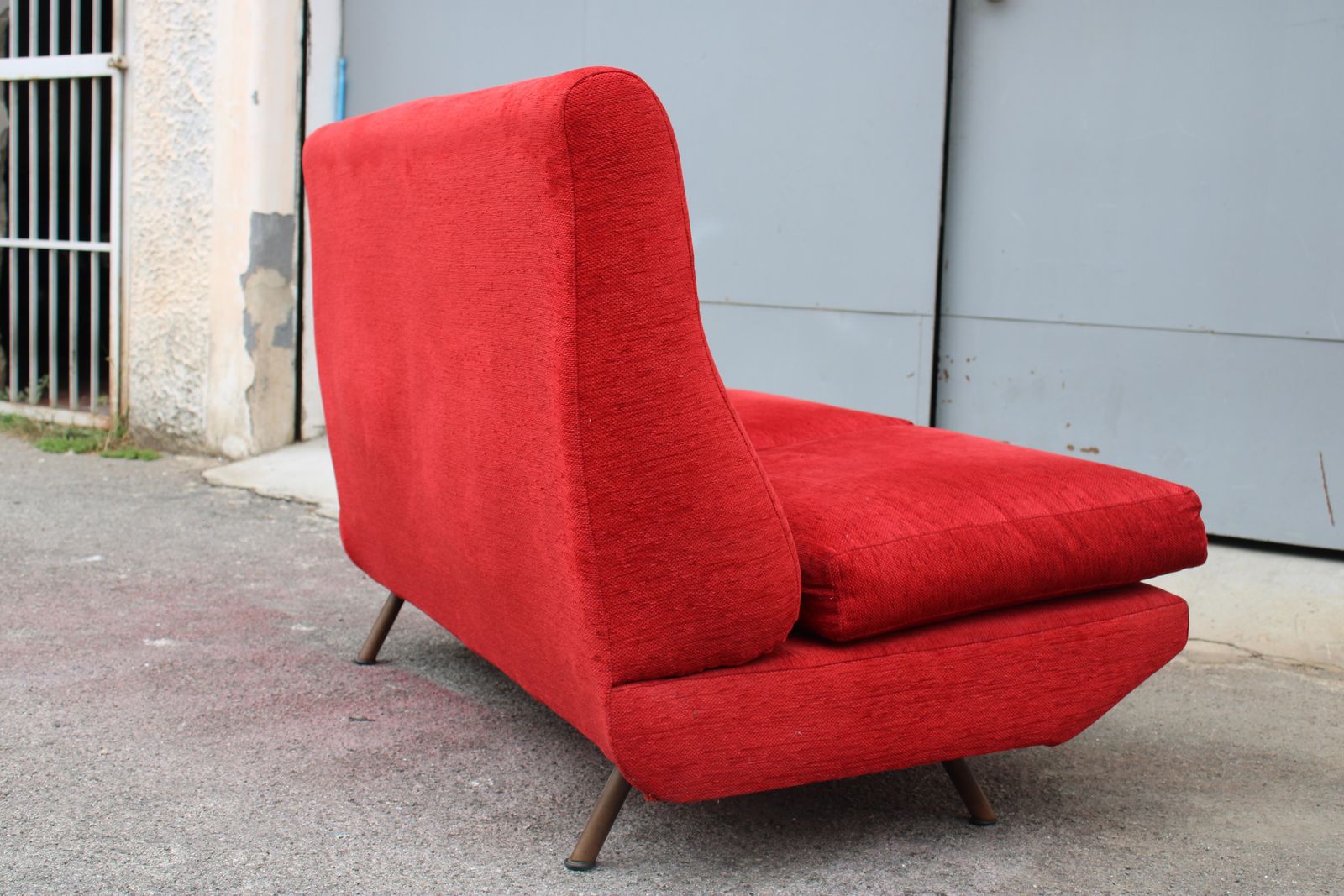 photo furniture Marco Zanuso Triennale Sofa Marco Zanuso For Arflex 1951 Red Velvet