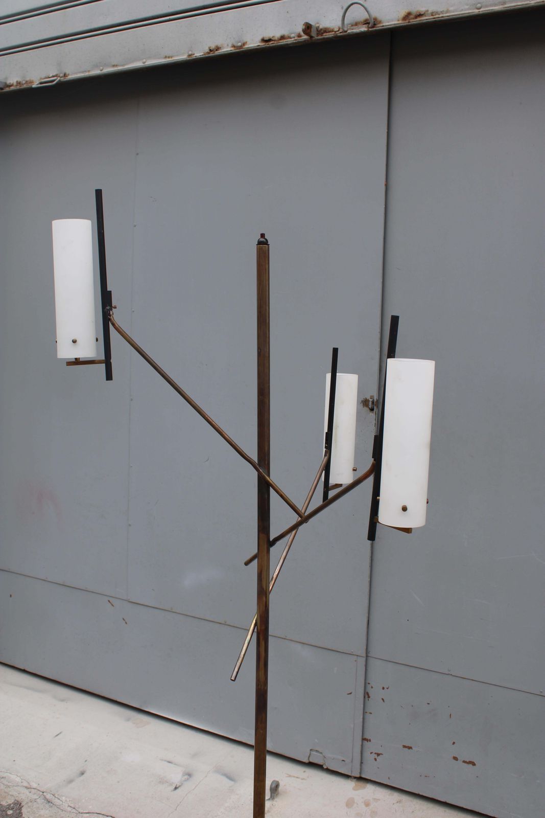 photo vinterior 1950 Italian Floor Lamp In Brass And Glass Arredoluce Style