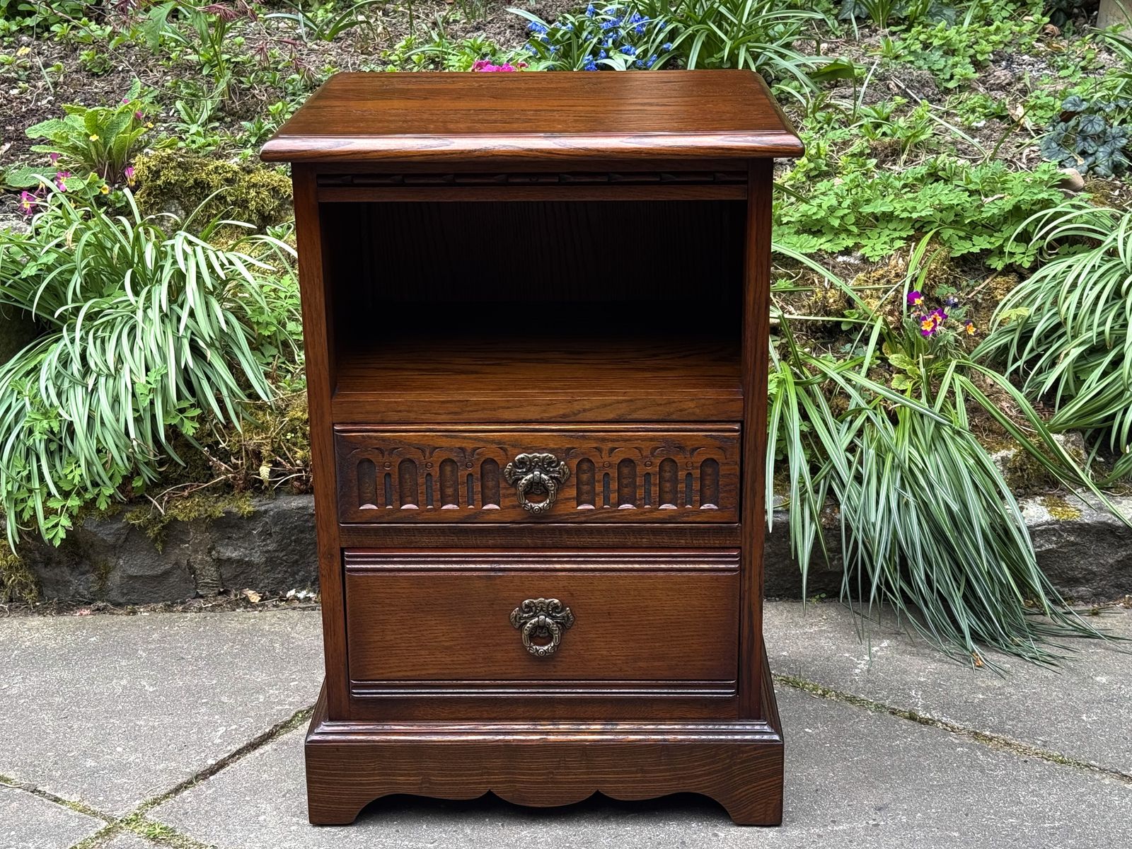 595.0 A Matching Pair Of Wood Brothers Old Charm Light Oak Bedside Cabinets / Tables / Nightstands photo