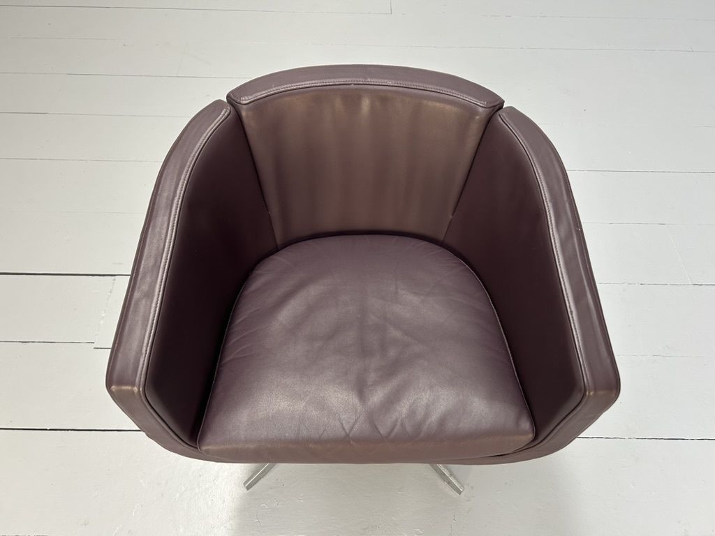 photo furniture Pair Of B&B Italia “Tulip Sixty” Armchairs – In Aubergine Purple “Gamma” Leather