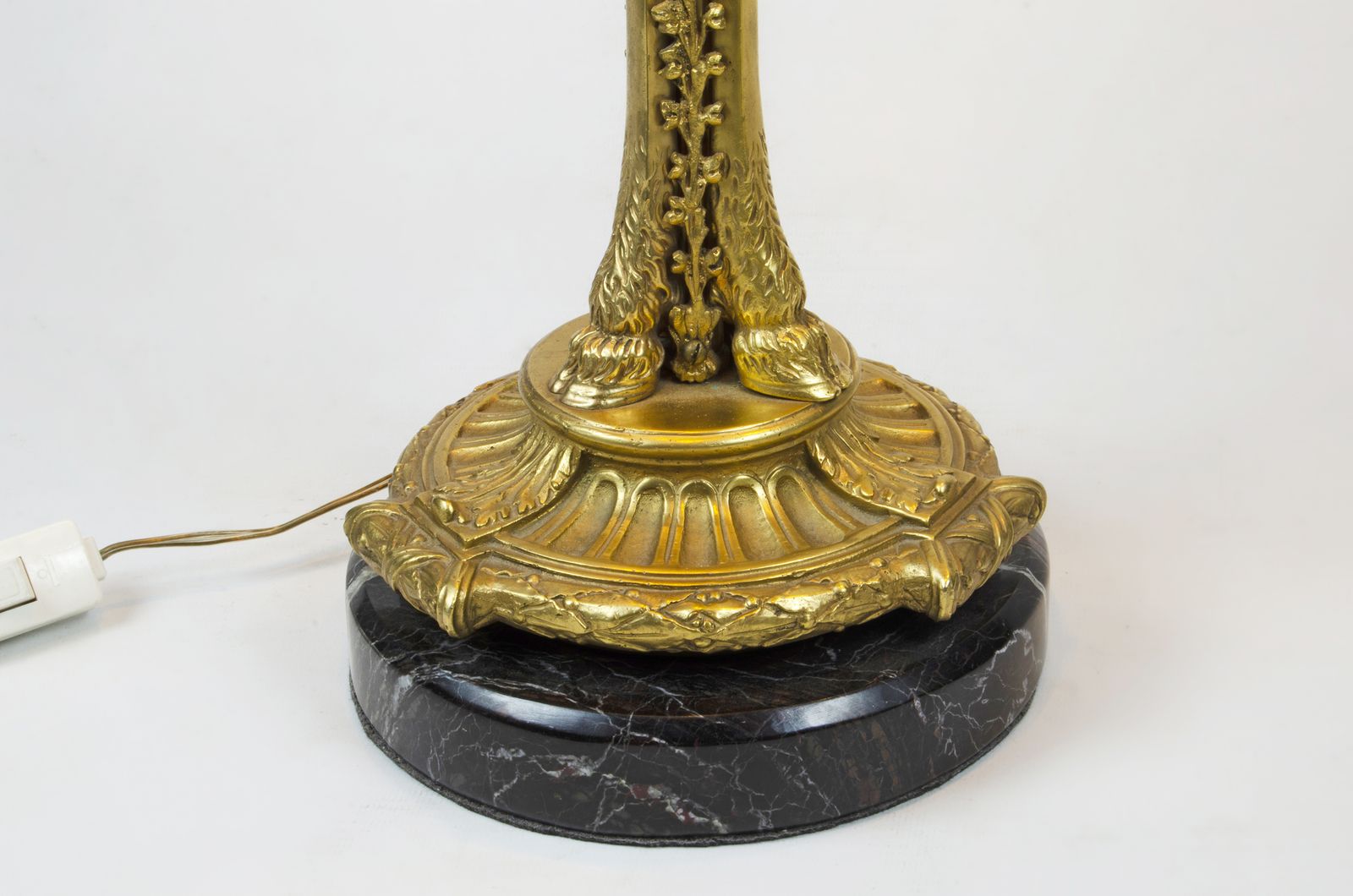 19th Century Louis XVI Style Gilt Bronze Sculptural Table Lamp With Pink Glass Accents, France photo vinterior