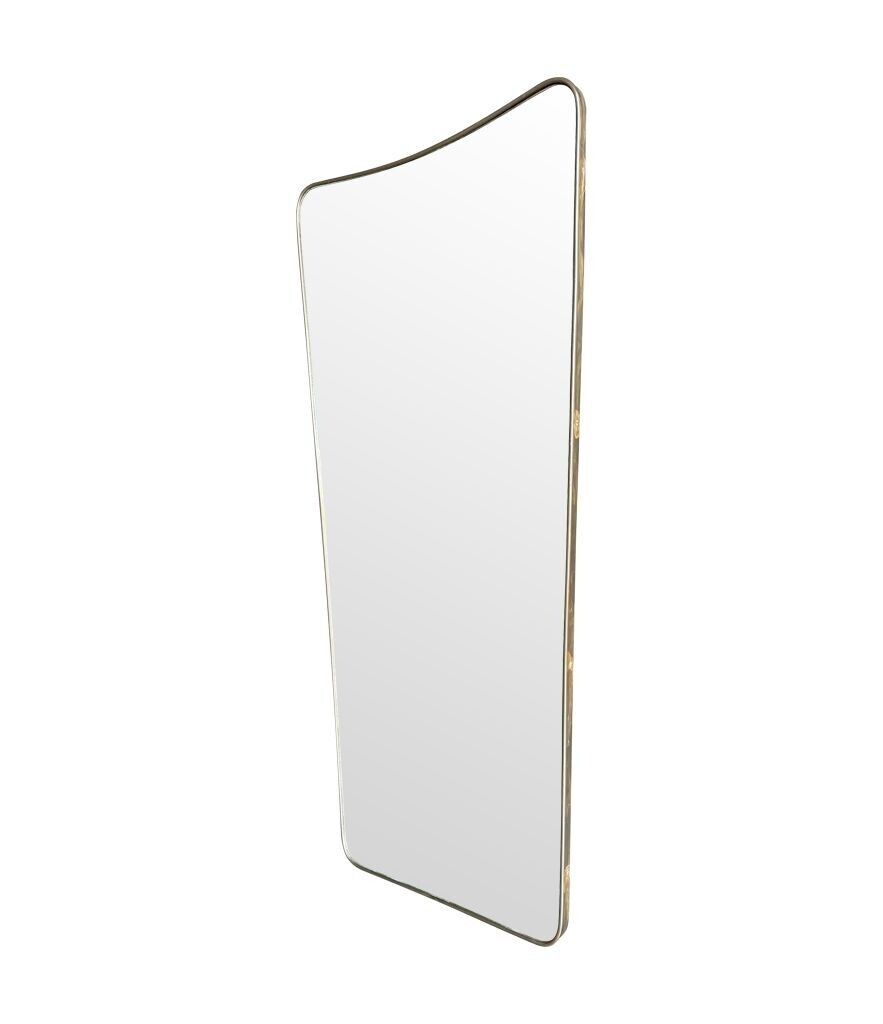 photo vintage A Large Original 1950s Italian Shield Mirror With
