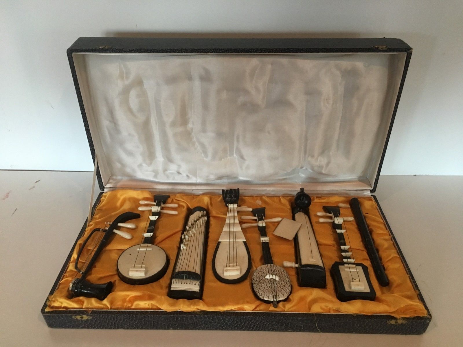 Miniature Musical Instrument Set Musiq Instrument Collection Box photo furniture