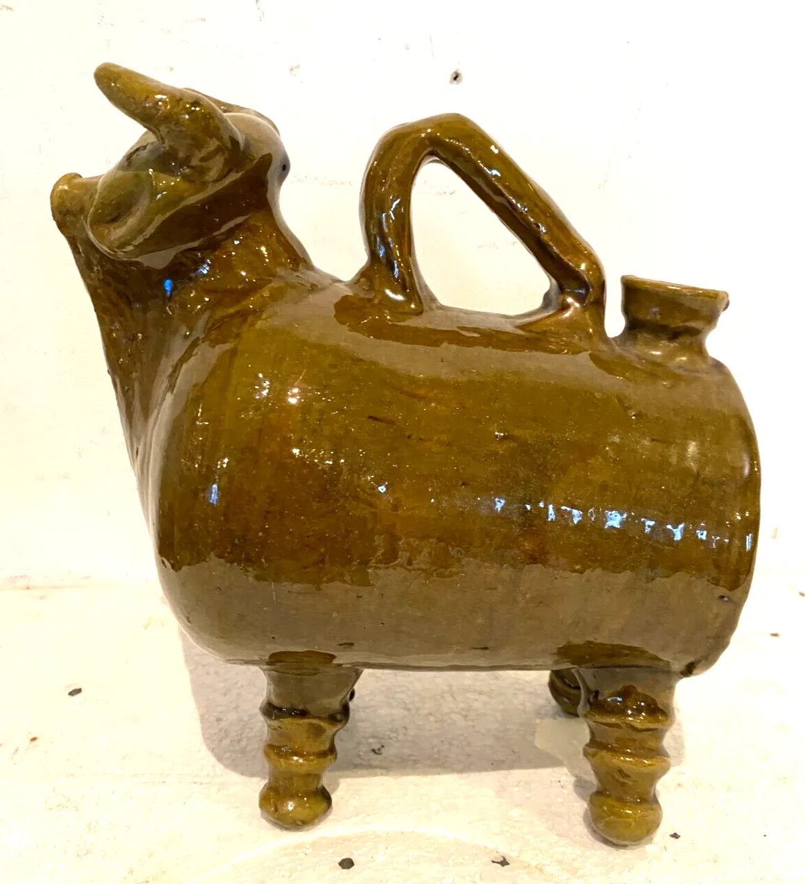 photo furniture Cruche En Terre Cuite Vernissée A Décor D'une Tète De Taureau XX Siècle
