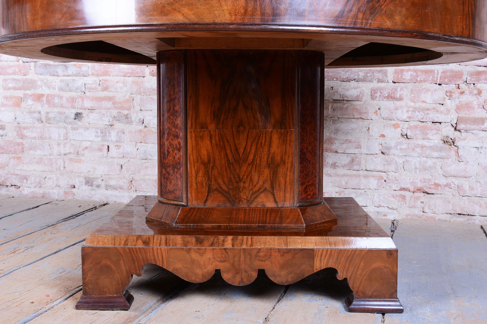 Restored Art Deco Dinig Set, Caucasian Walnut, Thuja, Polished, England, 1920s photo vintage