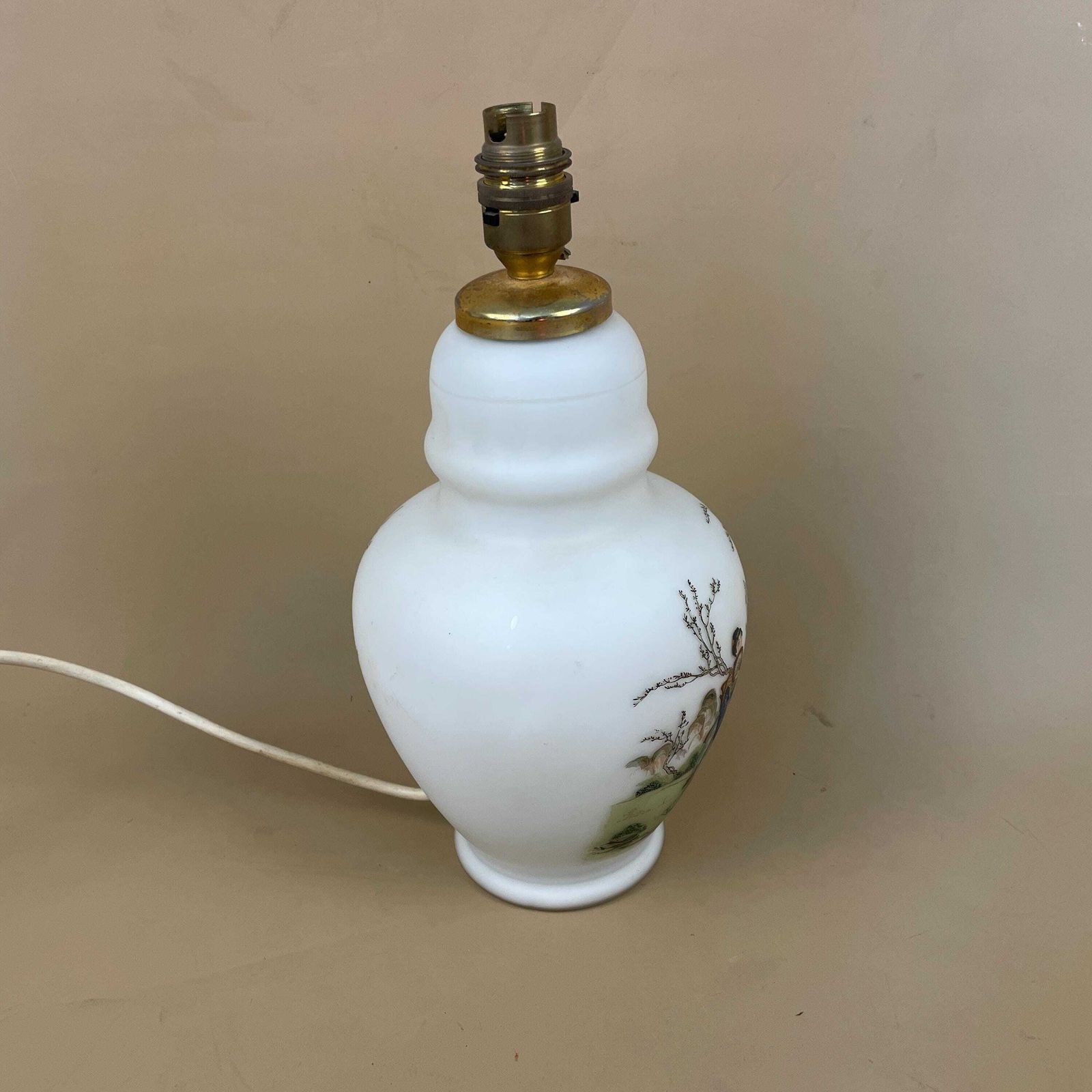 Vintage Oriental Antique Fine Glass Lamp Light Bedside Table Hand Painted White Asian Vase Vintage Brass Metal Gold Geisha Japanese photo 125.0