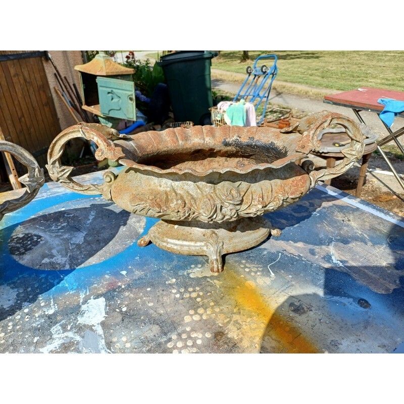 Paire De Jardinières En Fonte 1900 De Charleville   Mézières Style Rocaille photo for sale