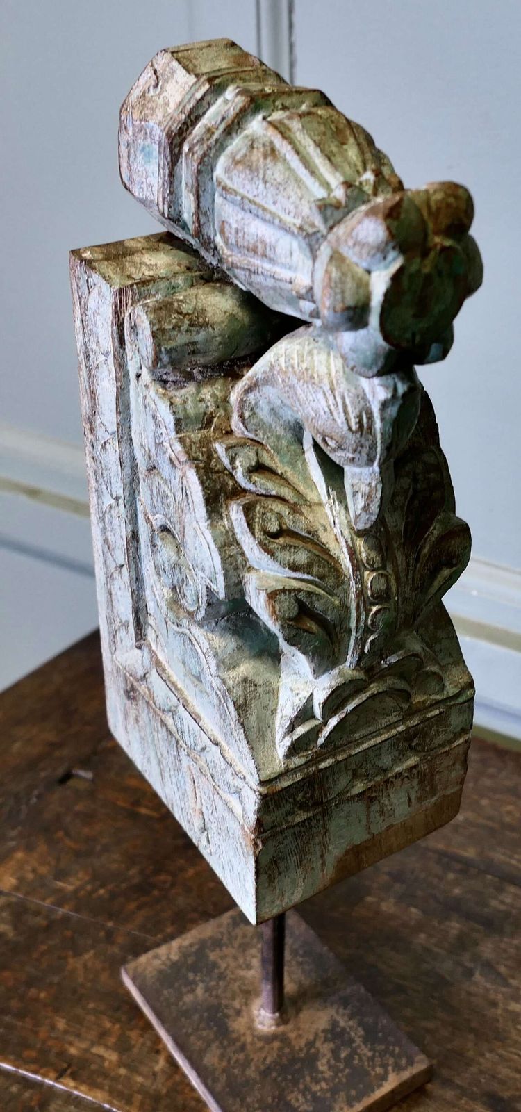 Ancient Carved Wooden Architectural Indian Roof Decoration photo vinterior
