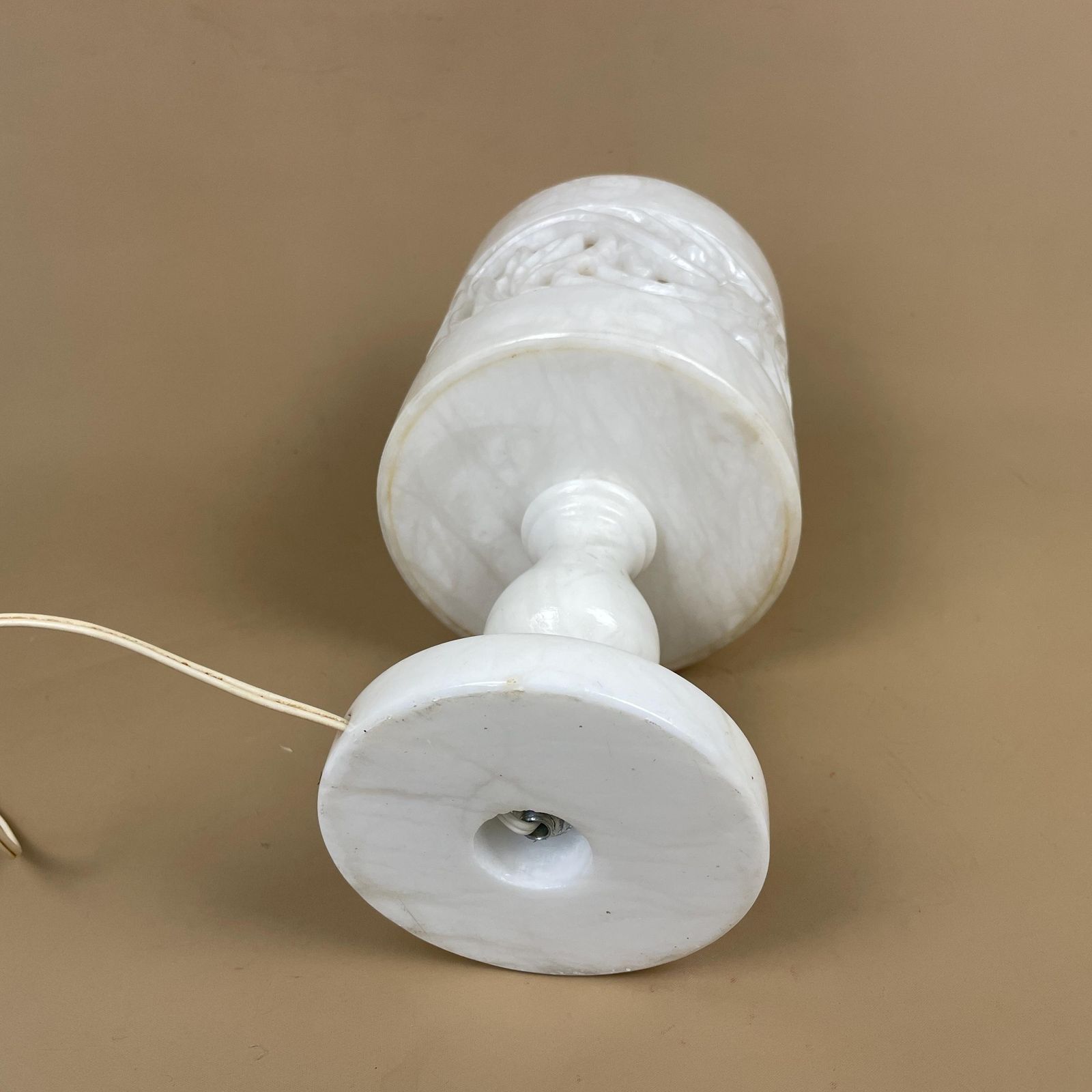 photo furniture Antique Alabaster Onyx Marble Lamp Light White Bedside Side Table Desk Marbled Patterned Vintage Pattern Stone Ornate Lantern Uplighter