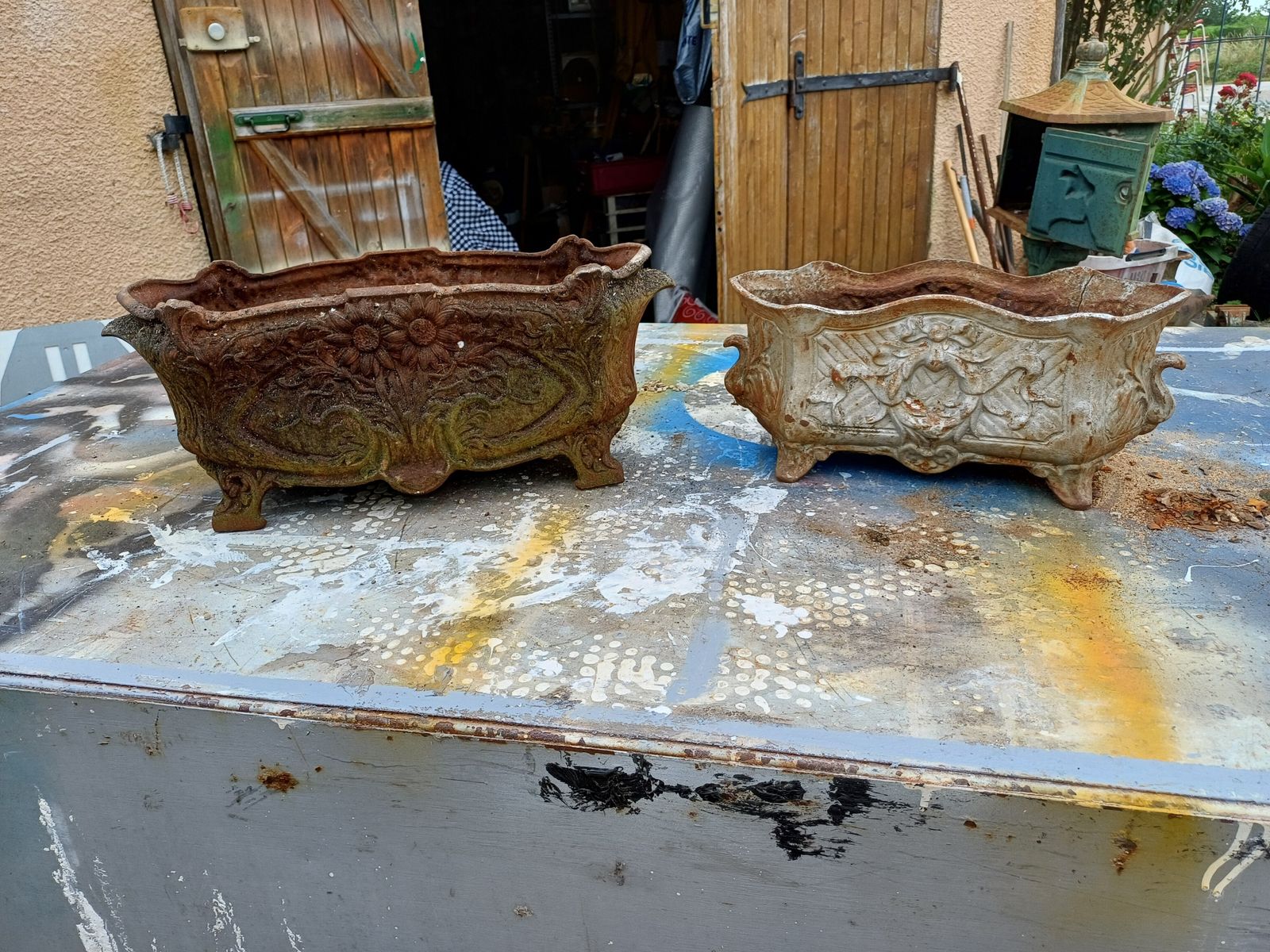 photo for sale Set Of 2 Cast Iron Planters 1900 From Charleville   Mézières