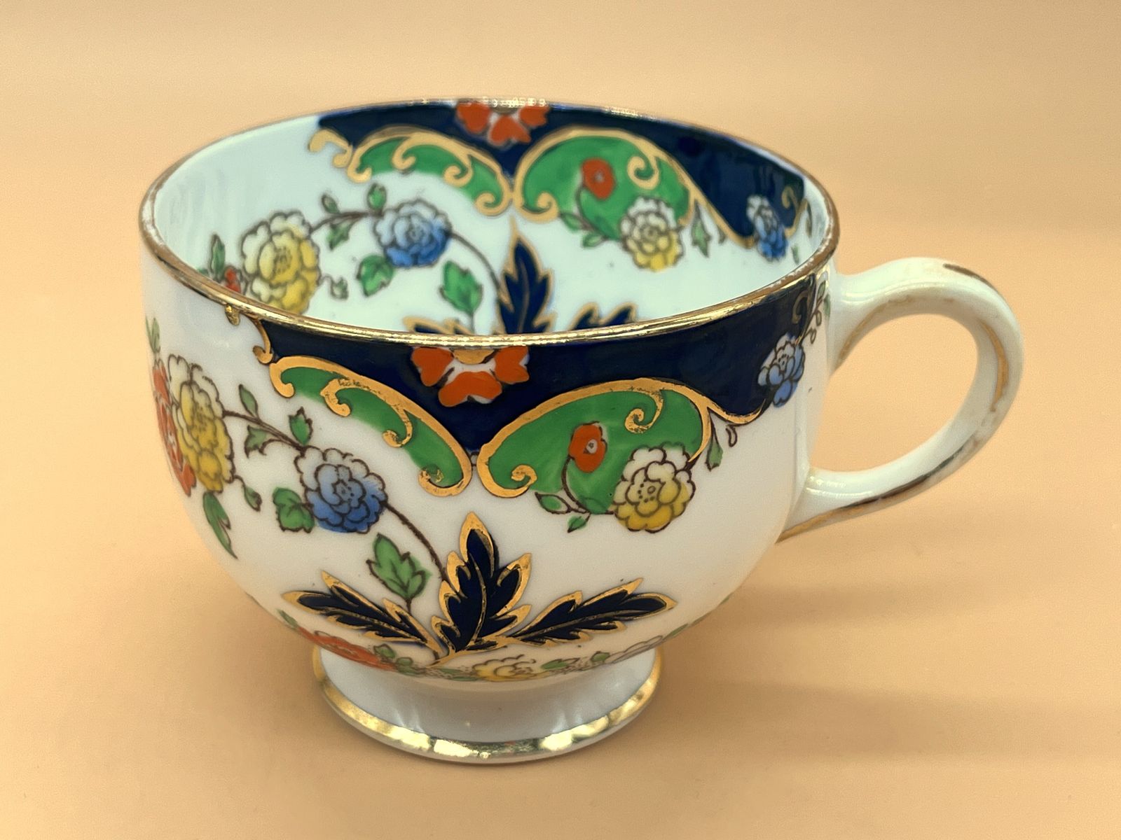 50.0 Vintage Royal Albert Crown China Bognor Design Tea Cup, Saucer & Side Plate Trio. No. 7466. photo