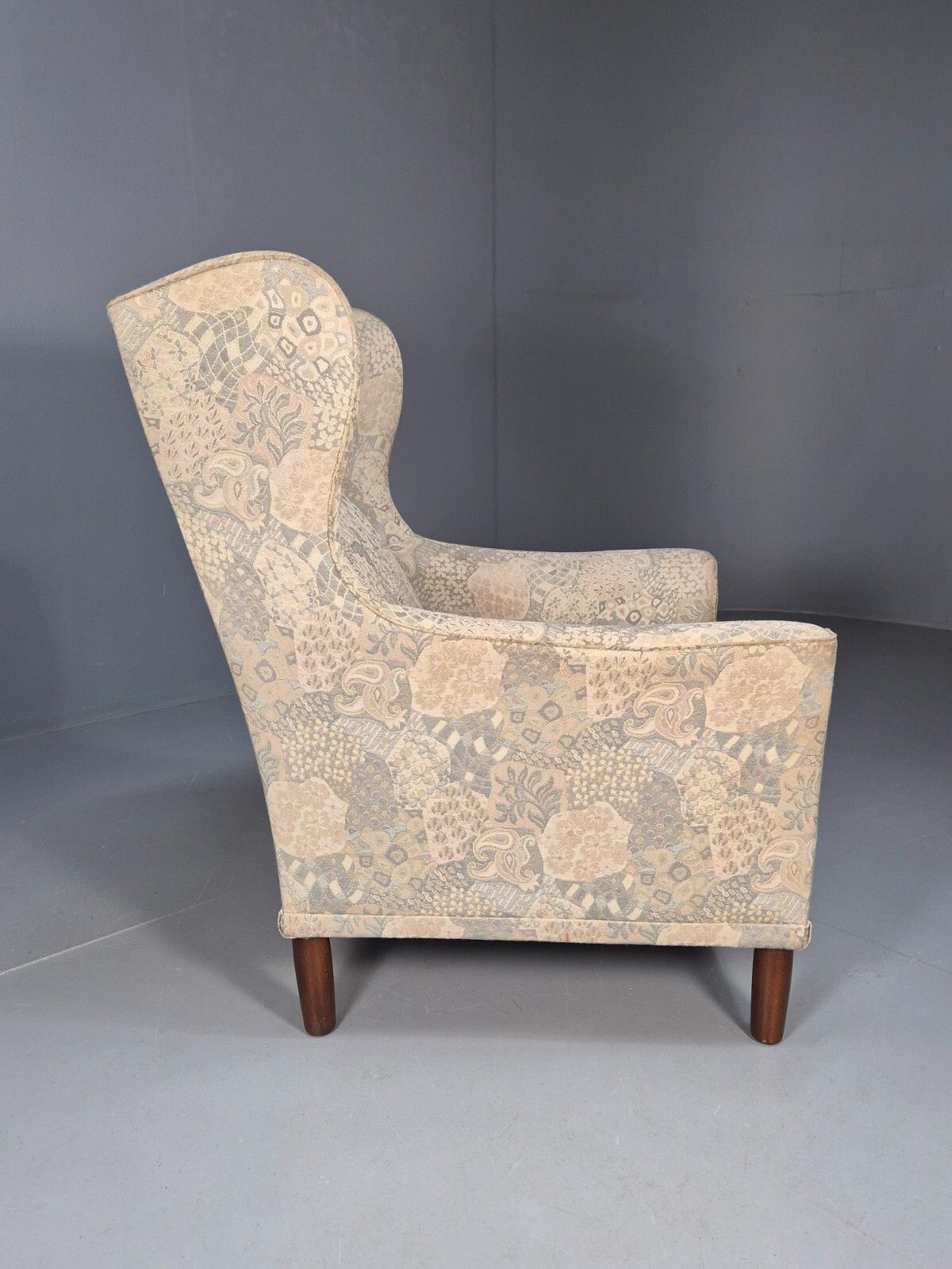 photo furniture Vintage Danish Wingback Armchair Cream Grey  Abstract Print Retro Eb9695 Mnor