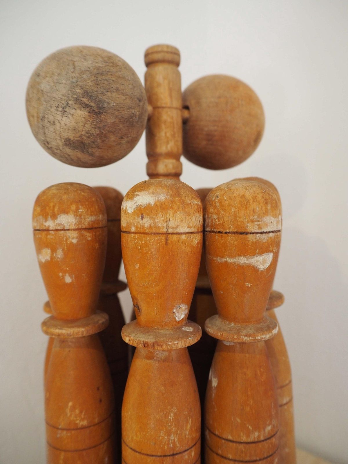 photo furniture Vintage Antique Early 20th Century English Wooden Skittle Set