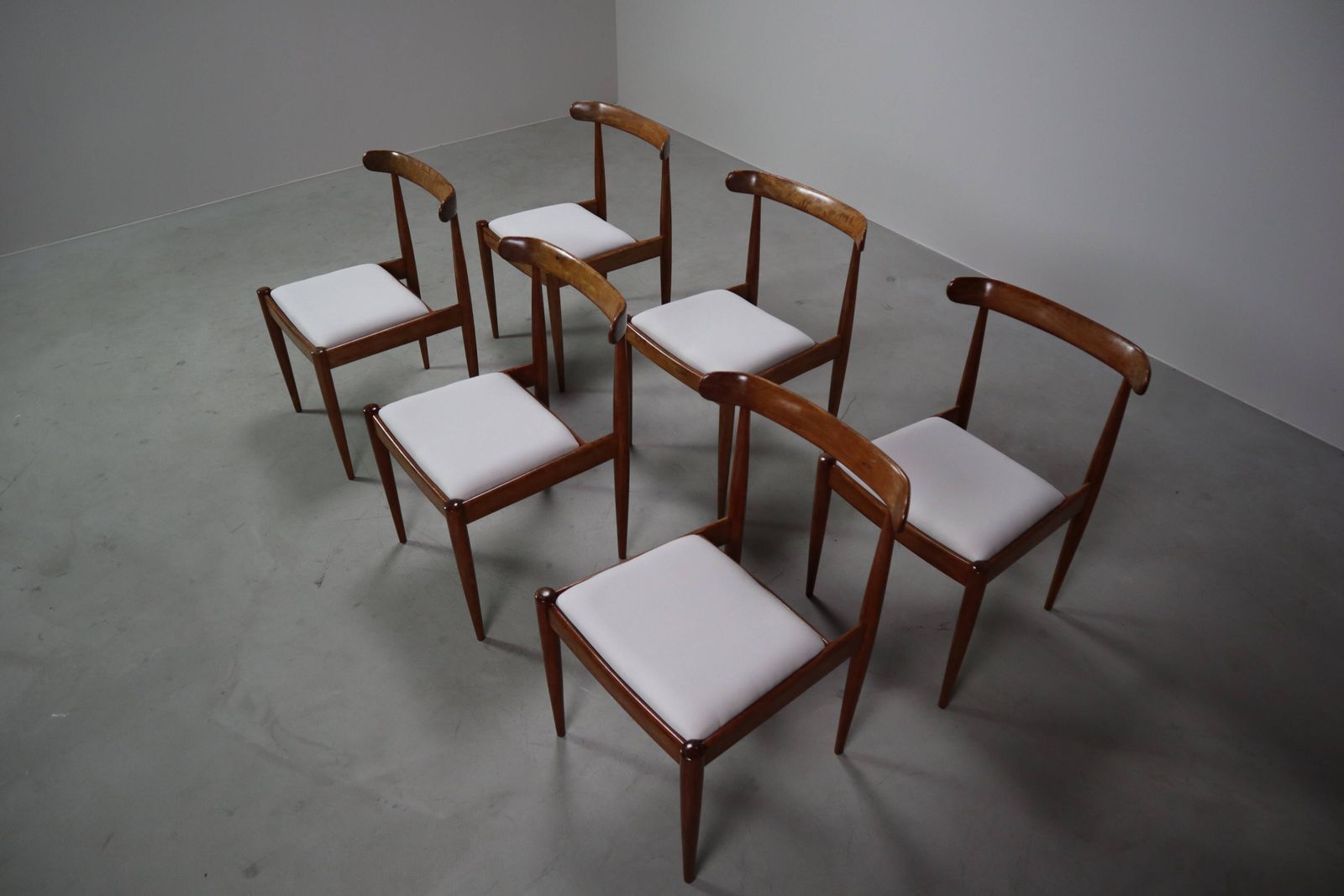 photo furniture Set Of Six Alfred Hendrickx Model 500 Dining Chairs In Rosewood,
