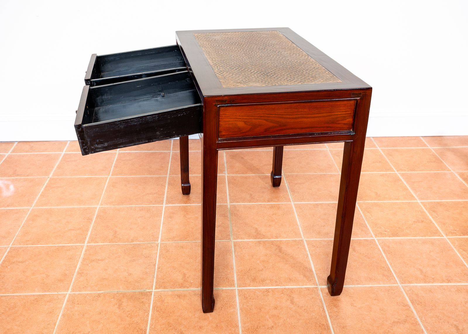 photo vinterior Antique Lacquered Chinese Console Tabl.E Des.K Inlaid Jumu Elm Early 20th Century Rattan Hallway Tabl.E Occasional Side Tabl.E Two Drawers