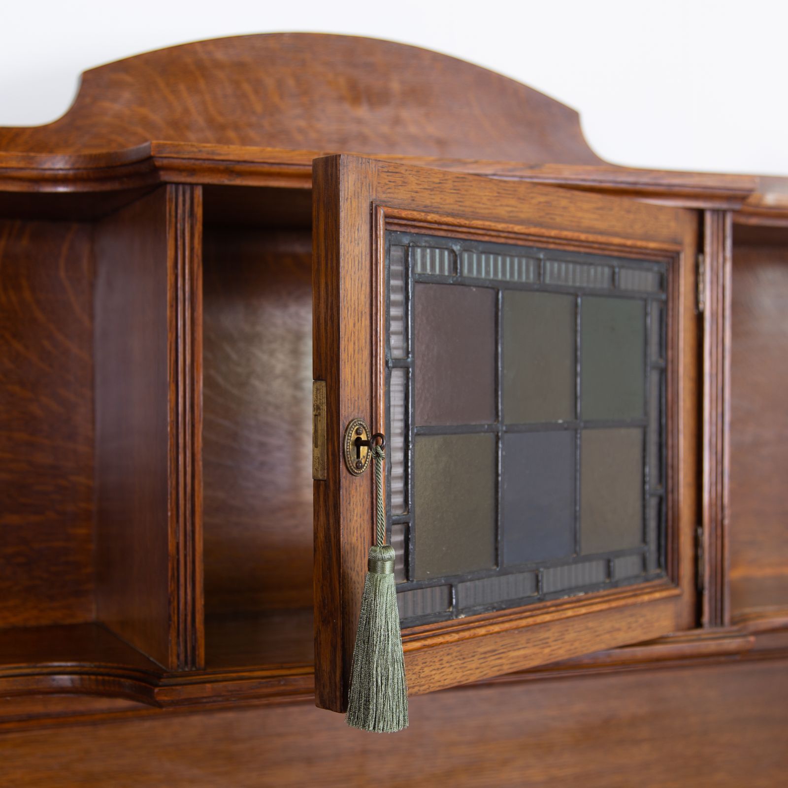 1065.0 English Arts And Crafts Oak Cabinet 1910 photo