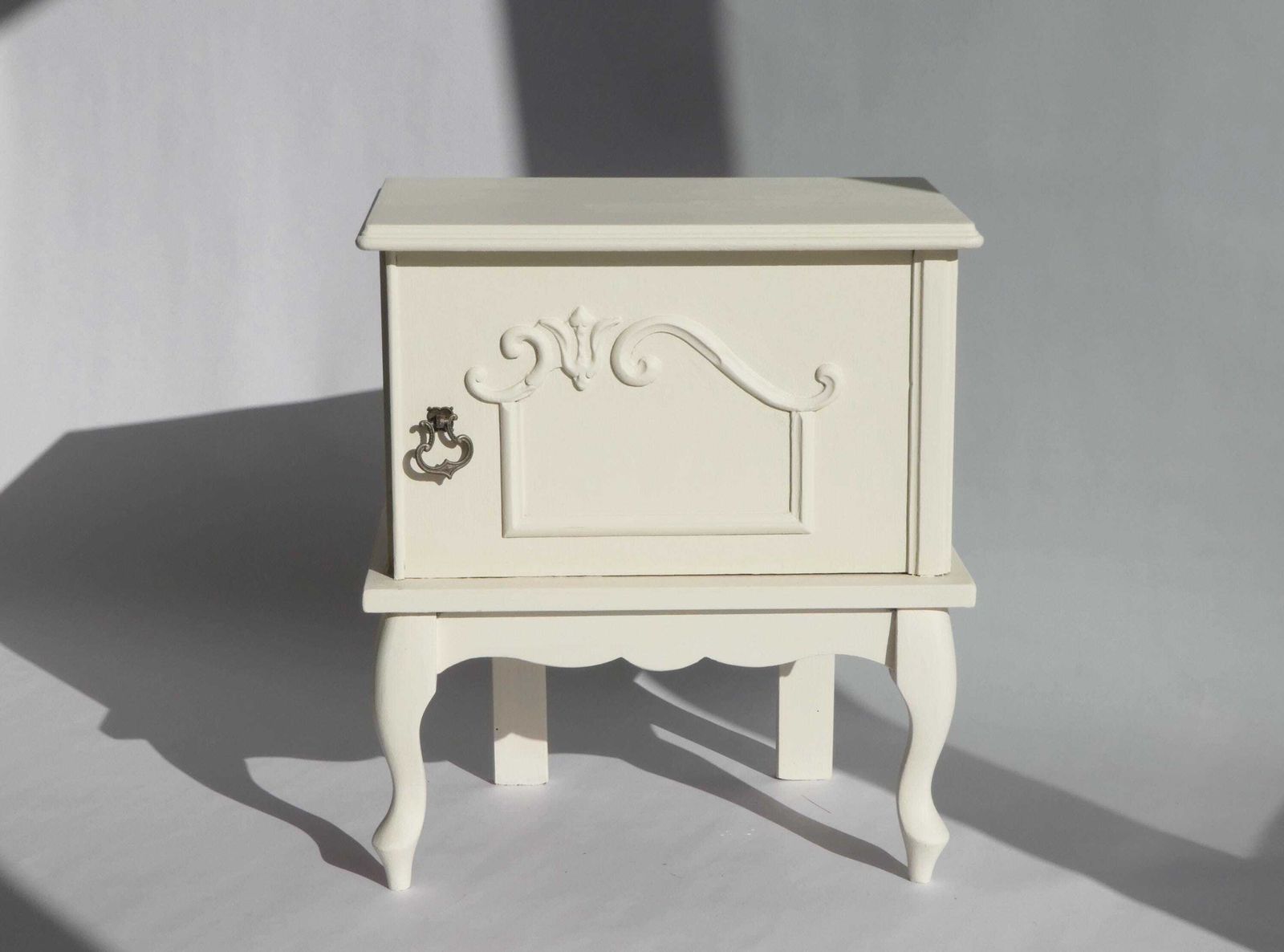 Vintage Queen Ann Wooden Nightstand In Off White Colour, Shabby Chic Bedside Table, Side Table, Farmhouse Decor photo 215.0