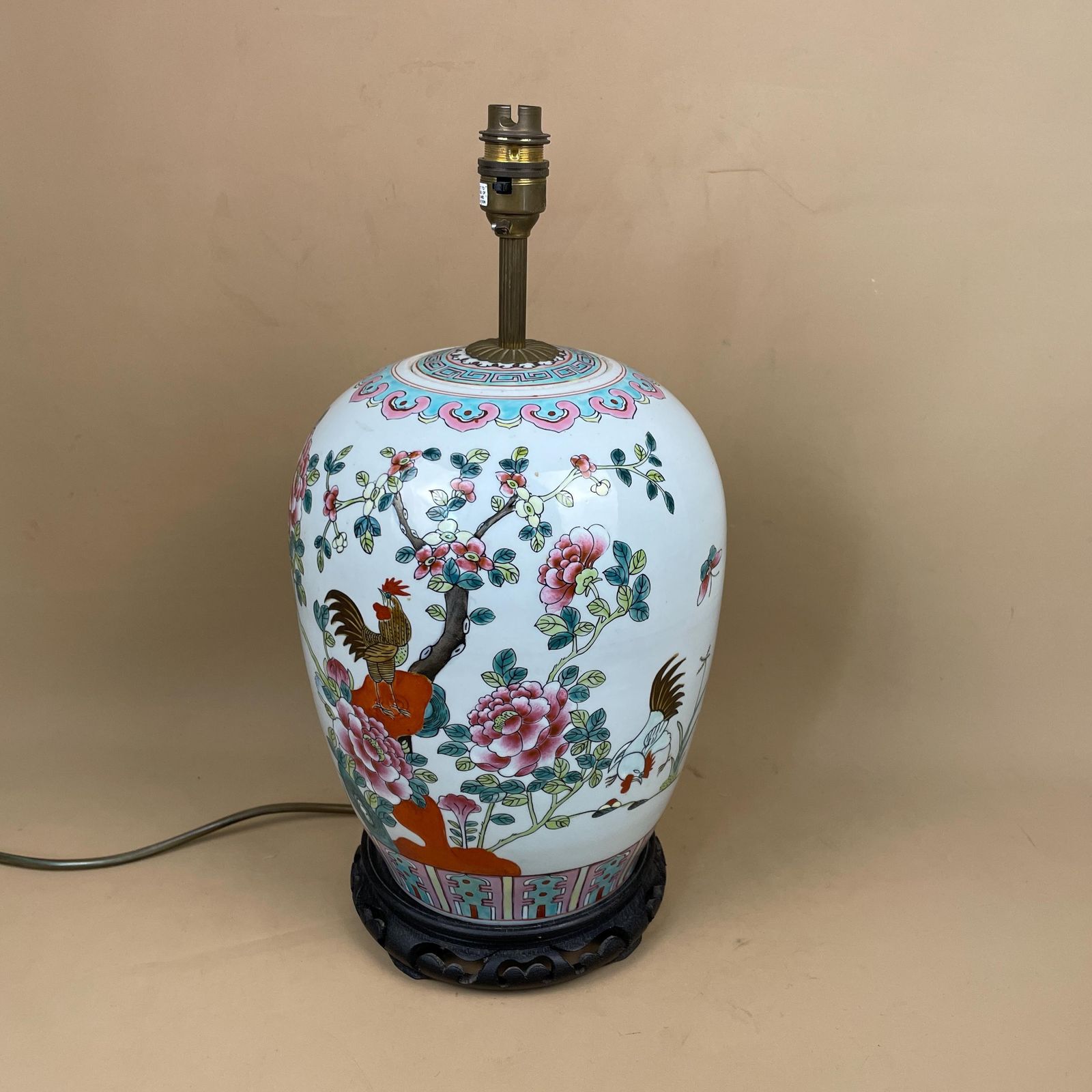 Vintage Ceramic Lamp Light Bedside Table Hand Painted Roaster Floral Design Pattern Wood Base Oriental Chinese Vase White Antique Brass