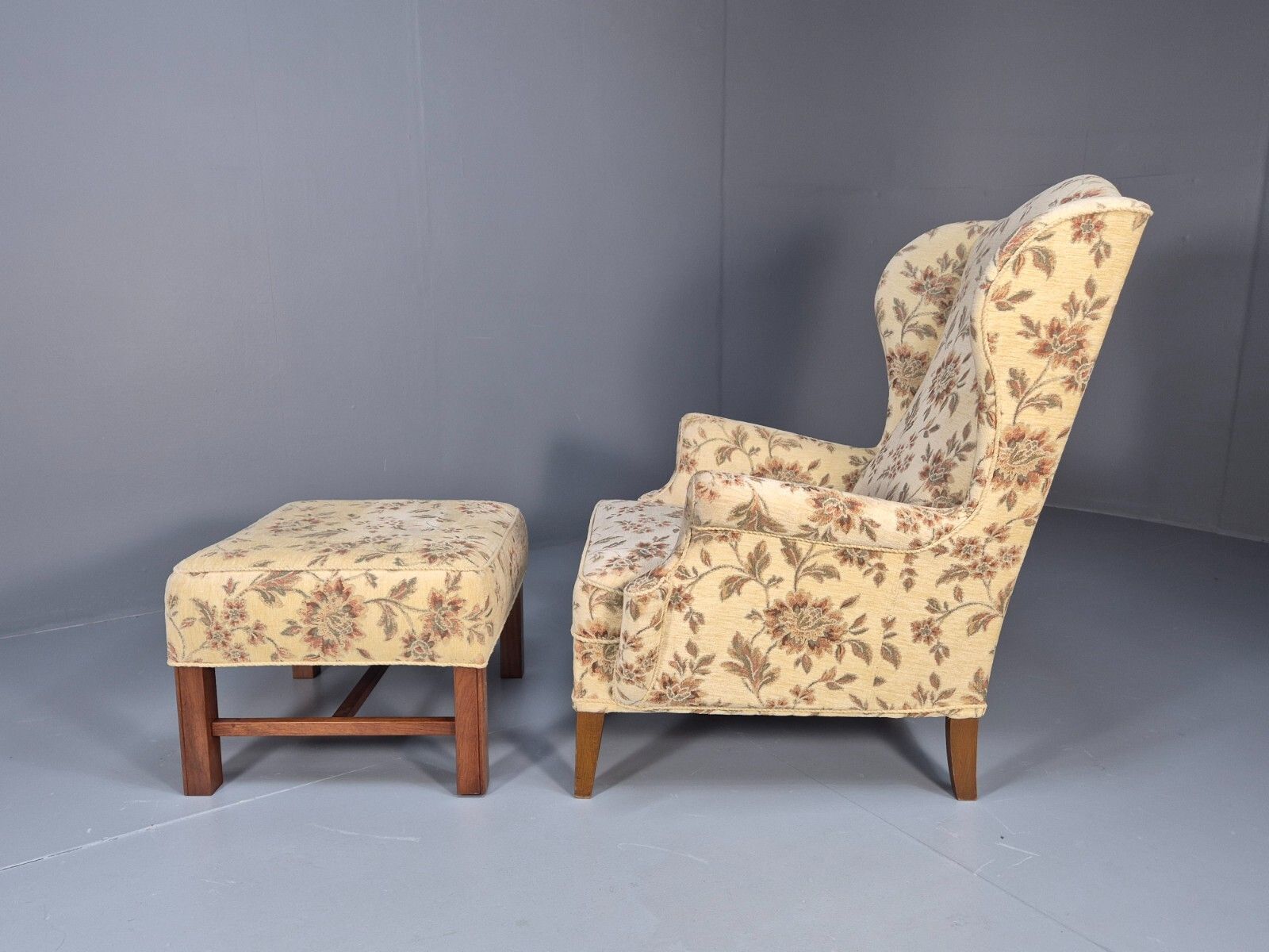 Vintage Goergian Style Wingback And Ottoman Floral Cotton 20th C Eb9545 Vclo photo for sale