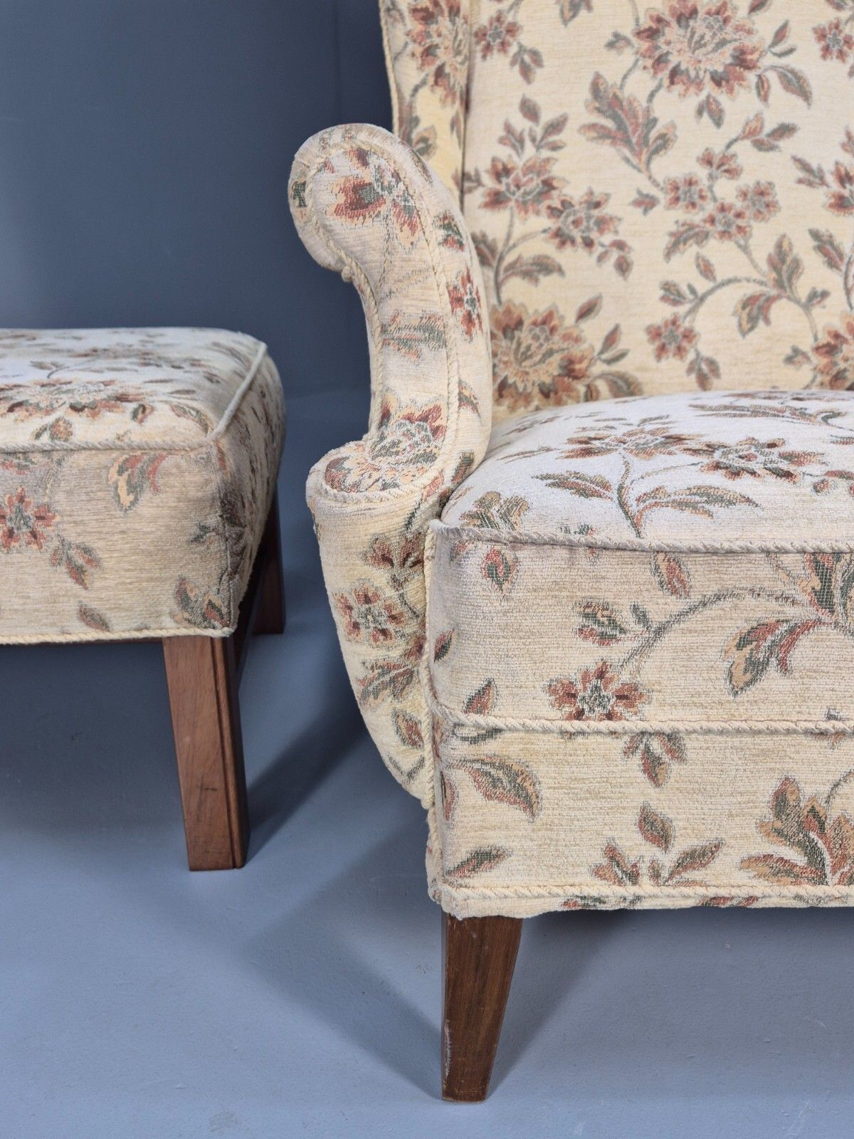 250.0 Vintage Goergian Style Wingback And Ottoman Floral Cotton 20th C Eb9545 Vclo photo