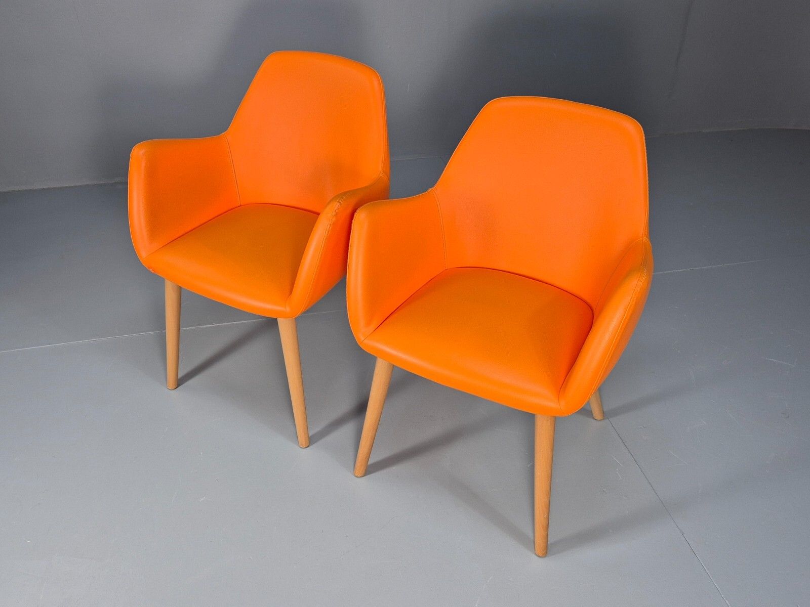 2 Vintage Orange Bucket Form Vinyl Armchairs Retro Modern Eb9708 Mnor photo vinterior