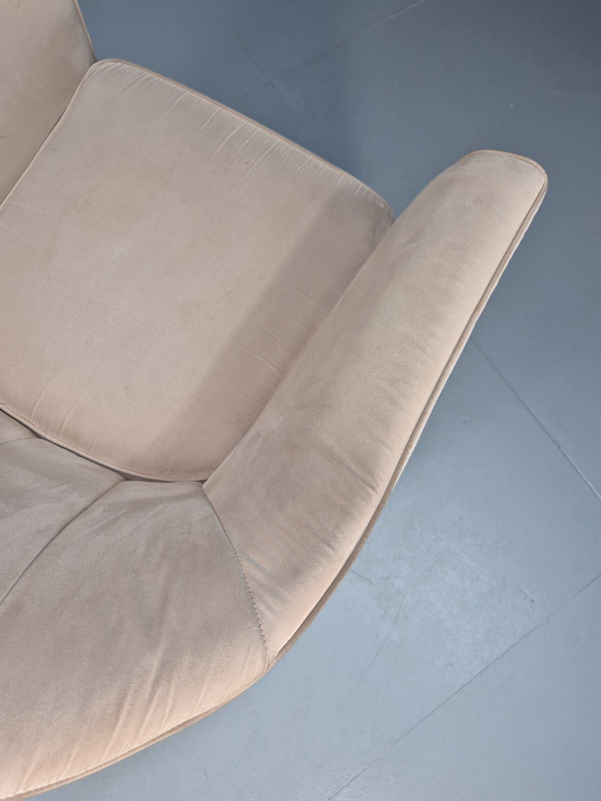 Furniture Mordern Danish Cream Faux Suede Tub Chair Beech Legs Eb9308 Mnor photo