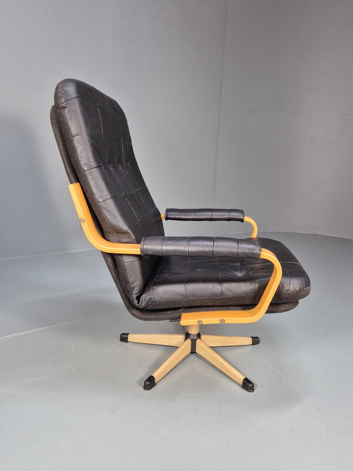 Furniture Vintage Danish Black Leather And Vinyl Swivel Chair 1980s Retro Mcm Eb9296 Mswi photo