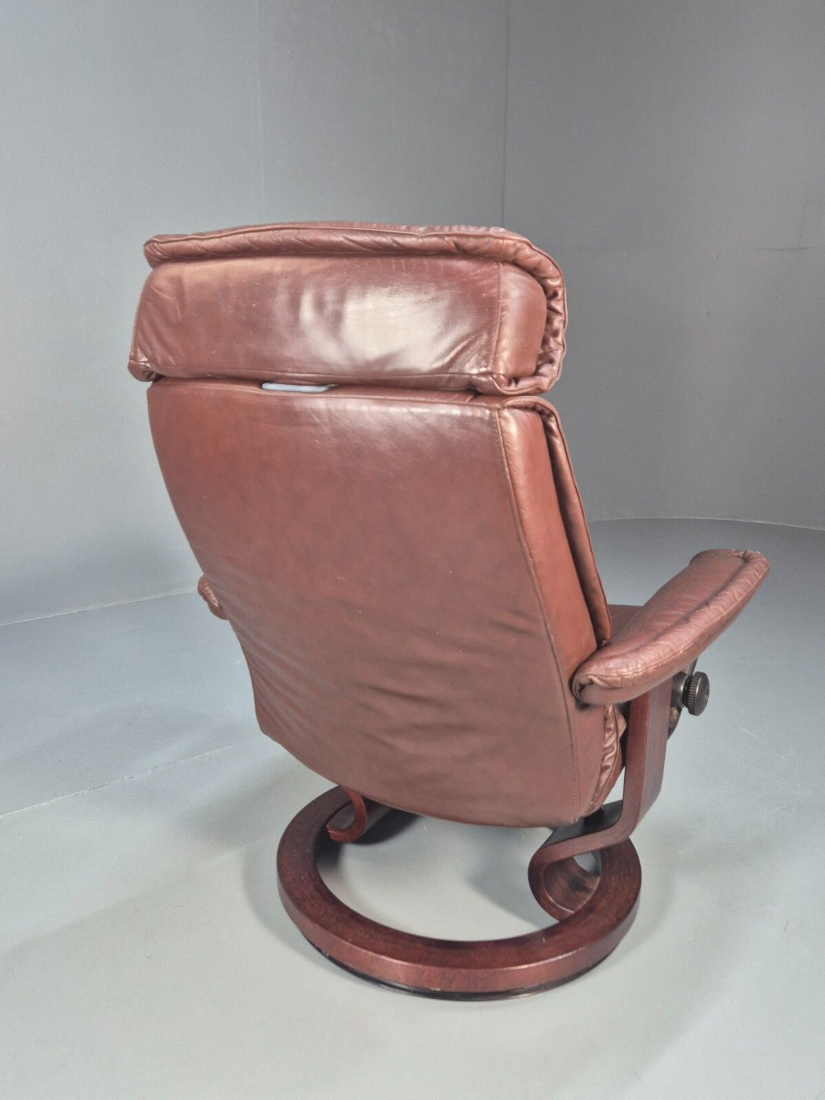 photo furniture Brown Leather Ekorness Stressless Swivel Reclining Chair Vintage Eb9279 Mswi