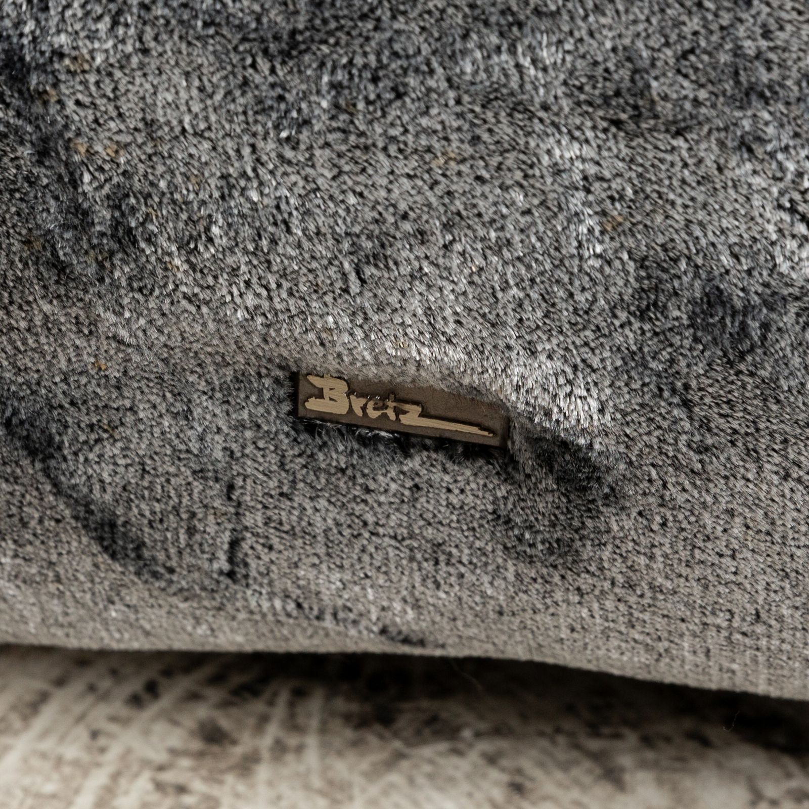 Canapé d'angle Bretz Matilda en tissu gris argenté photo vinterior