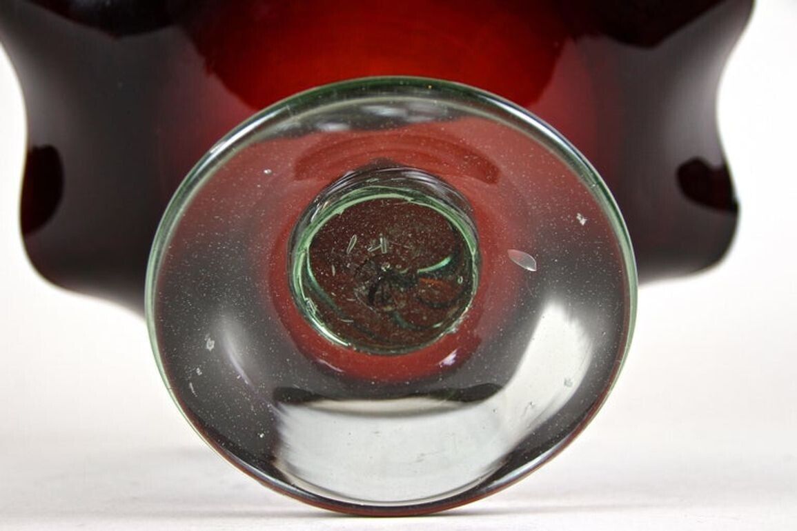 photo vintage 20th Century Dark Red Murano Glass Bowl/ Centerpiece With Green Base, Ca. 1970
