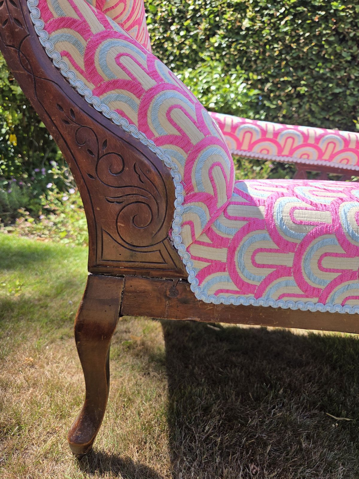 Antique Chaise Longue With Pink & Blue Velvet Upholstery photo vinterior