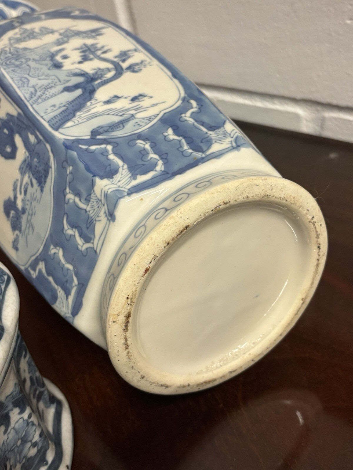 photo vinterior Collection Of Chinese Pots, Vases And Boxes