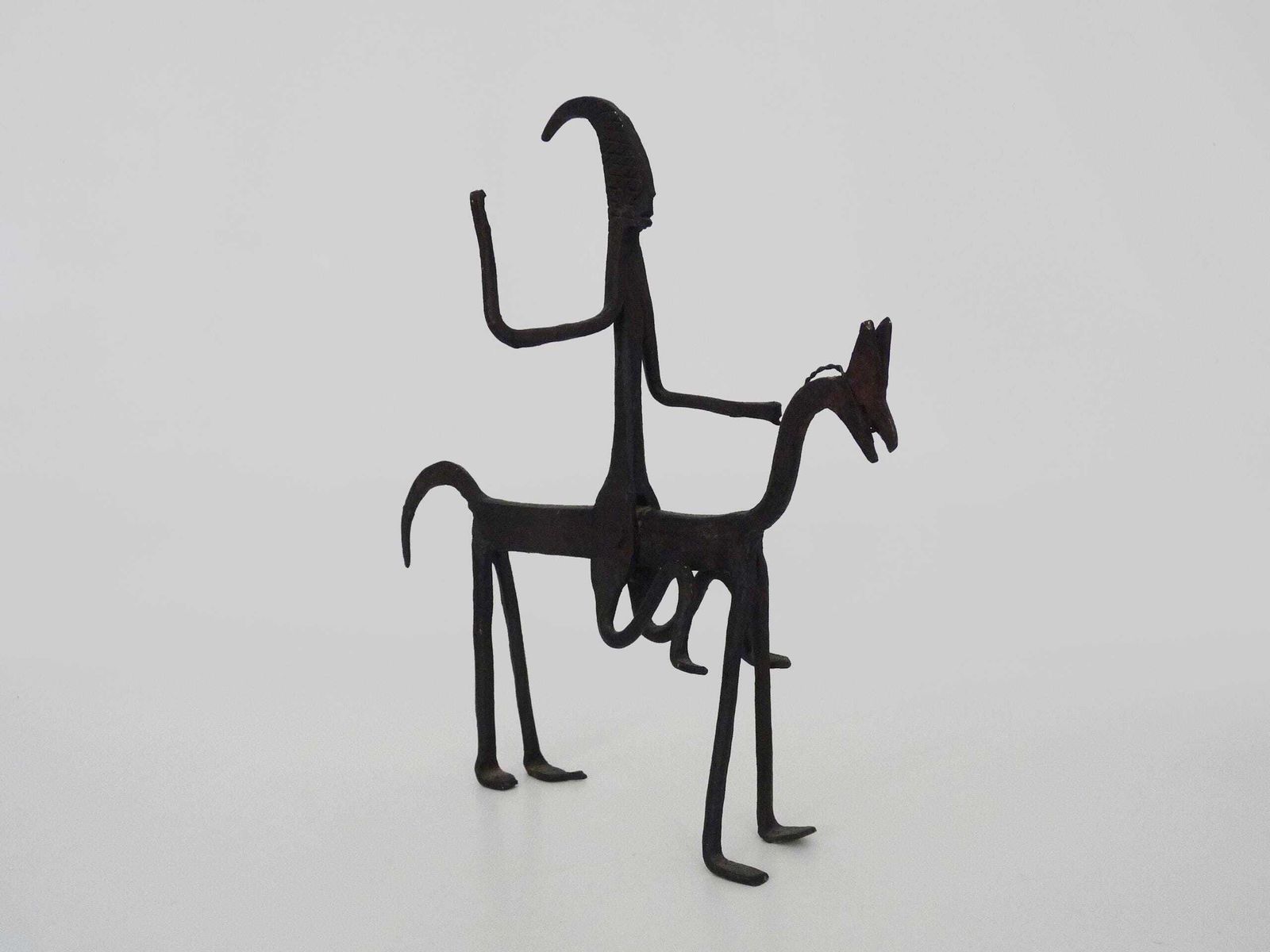 Smeedijzeren Sculptuur Van Een Dogon Ruiter Uit Mali, Tribale Kunst. Afrikaanse Kunst. Afrika