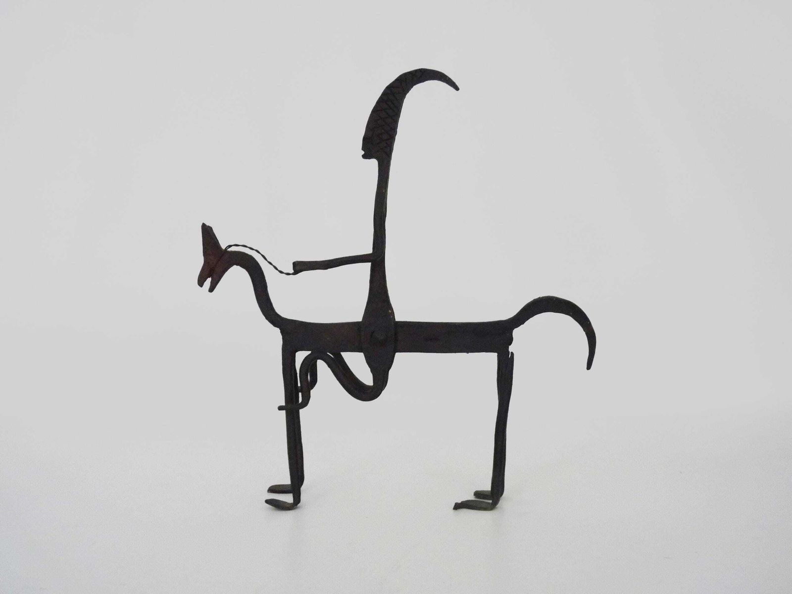 Smeedijzeren Sculptuur Van Een Dogon Ruiter Uit Mali, Tribale Kunst. Afrikaanse Kunst. Afrika photo Kunst