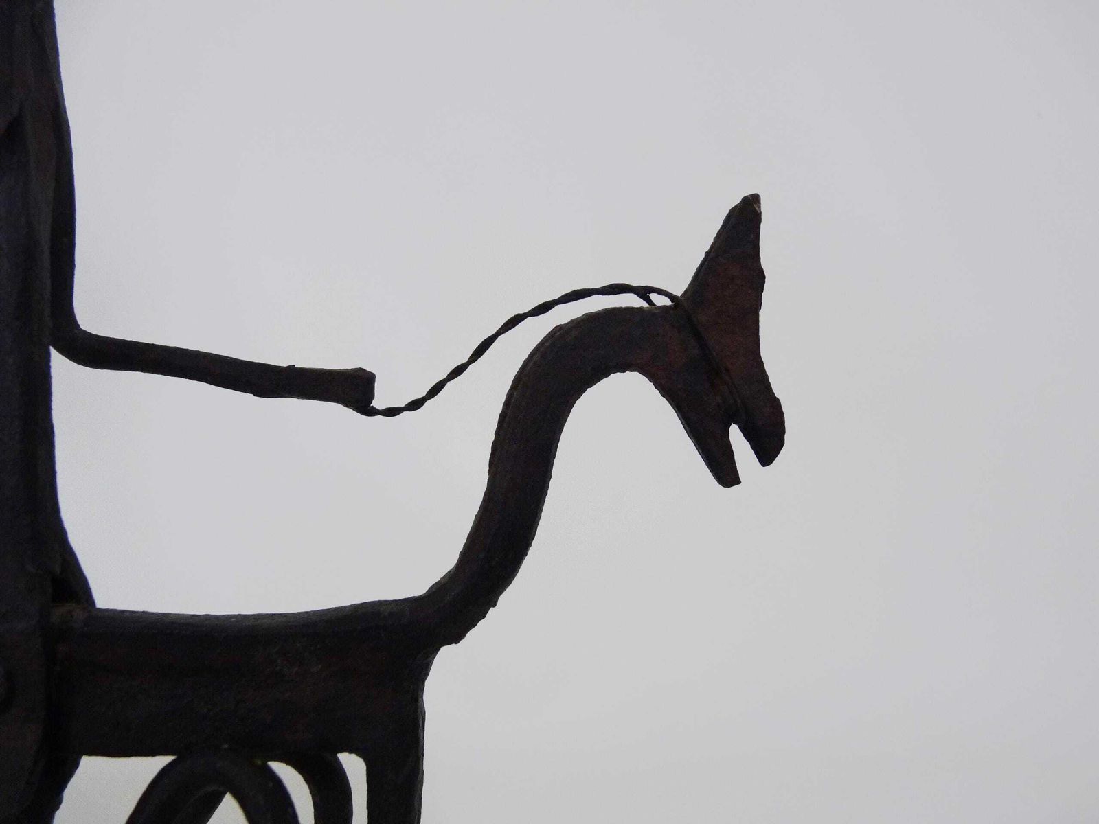 Smeedijzeren Sculptuur Van Een Dogon Ruiter Uit Mali, Tribale Kunst. Afrikaanse Kunst. Afrika photo vinterior