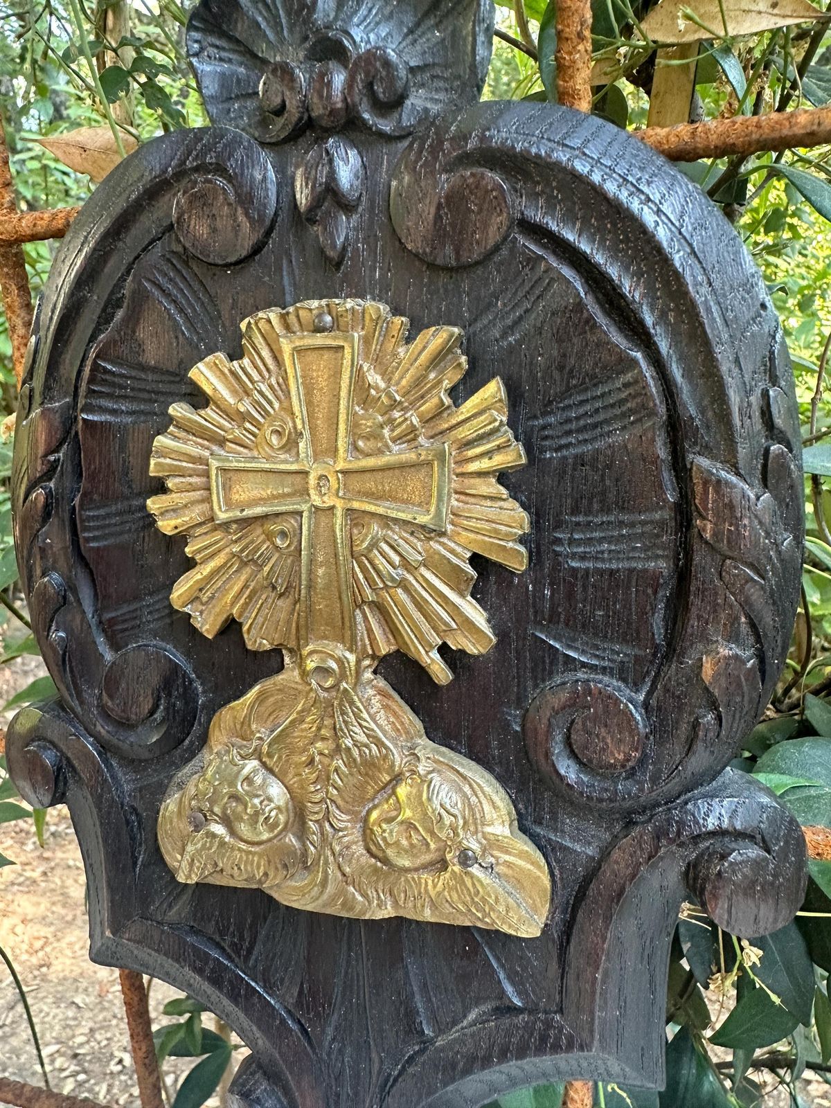 Antique French Wall Religious Plaque, Carved Oak & Gilt Bronze Cross With Cherubs, Rococo Devotional Wall Decor, 19th photo vintage