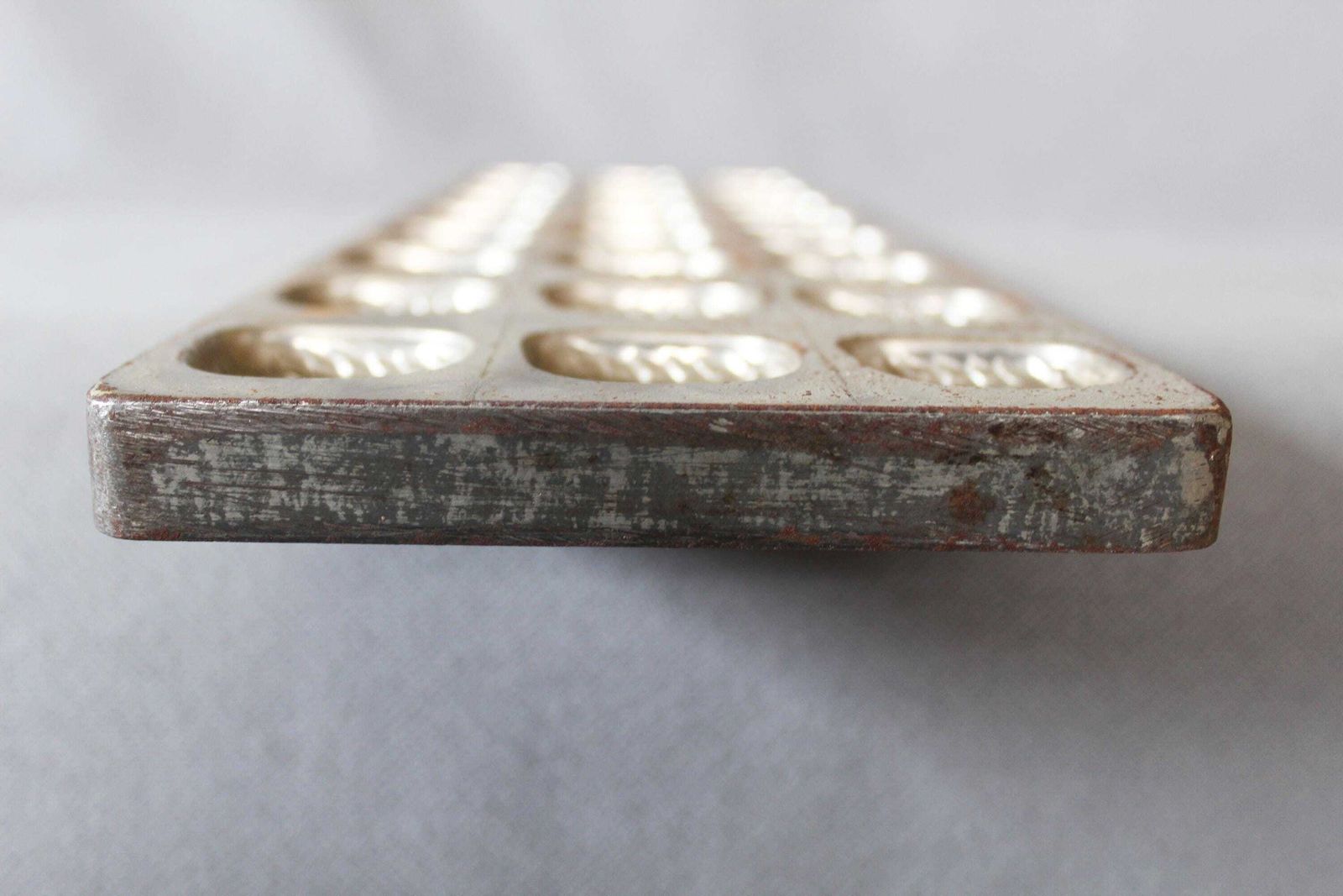Vintage Large Heavy Chocolate Mold, Hans Bruhn Hamburg Germany Sea Shell Design, Metal Professional Mold, Kitchenware Utensil, 24 Placement photo buy