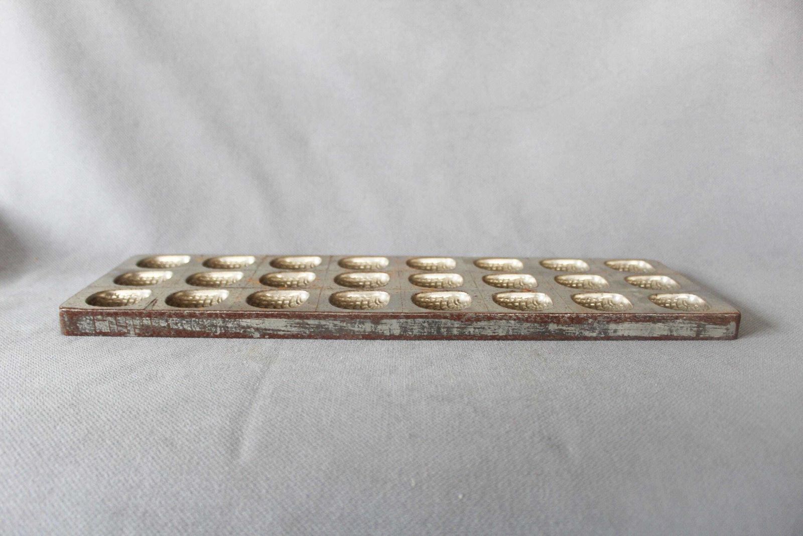 Vintage Large Heavy Chocolate Mold, Hans Bruhn Hamburg Germany Sea Shell Design, Metal Professional Mold, Kitchenware Utensil, 24 Placement photo vintage