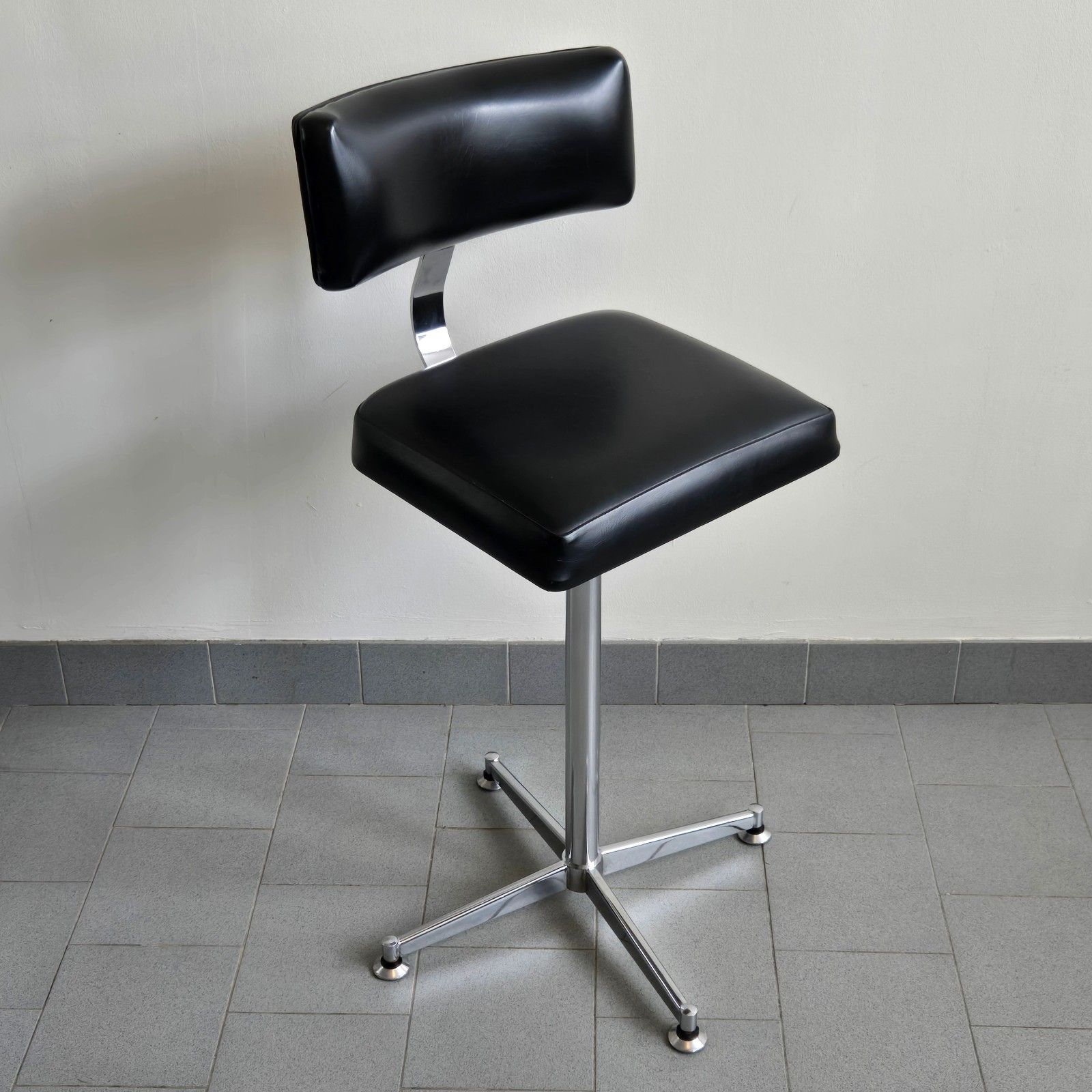 Vintage 1960s Black & Metal Chrome 60s Retro Swivel Skai Bar Stool photo furniture