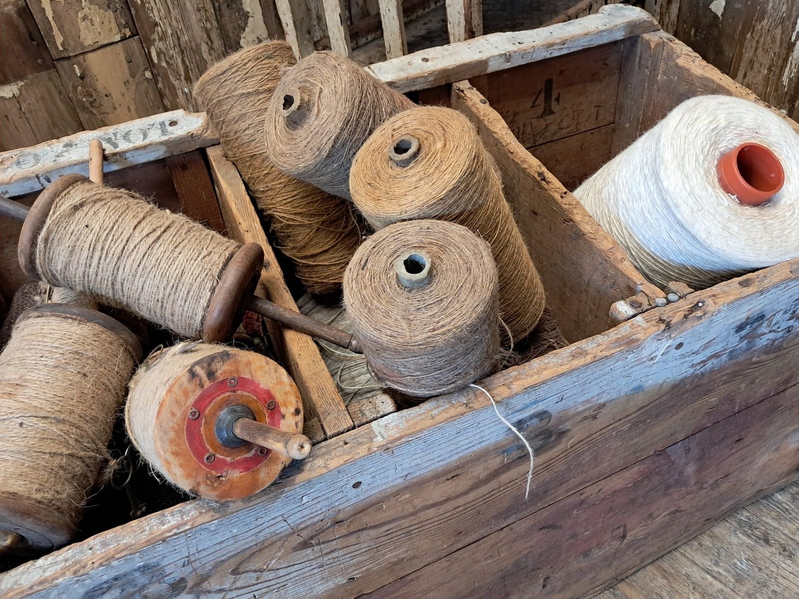 photo furniture Primitive Textile Bin