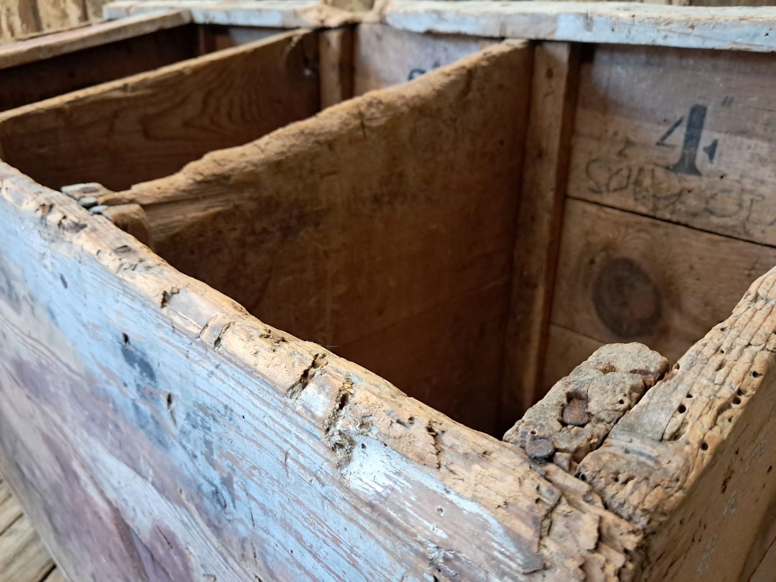 photo vinterior Primitive Textile Bin