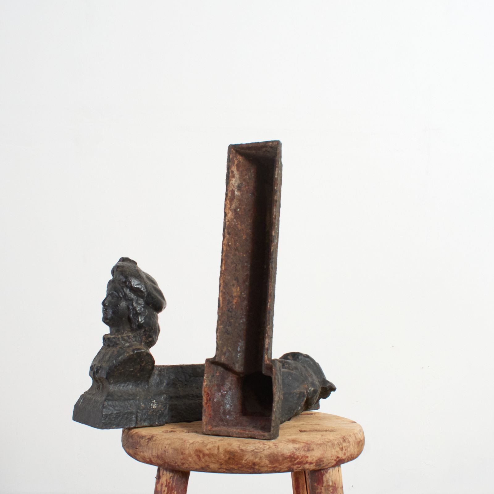 Pair Of French Victorian Iron Fire Dog Andirons – Female photo vinterior